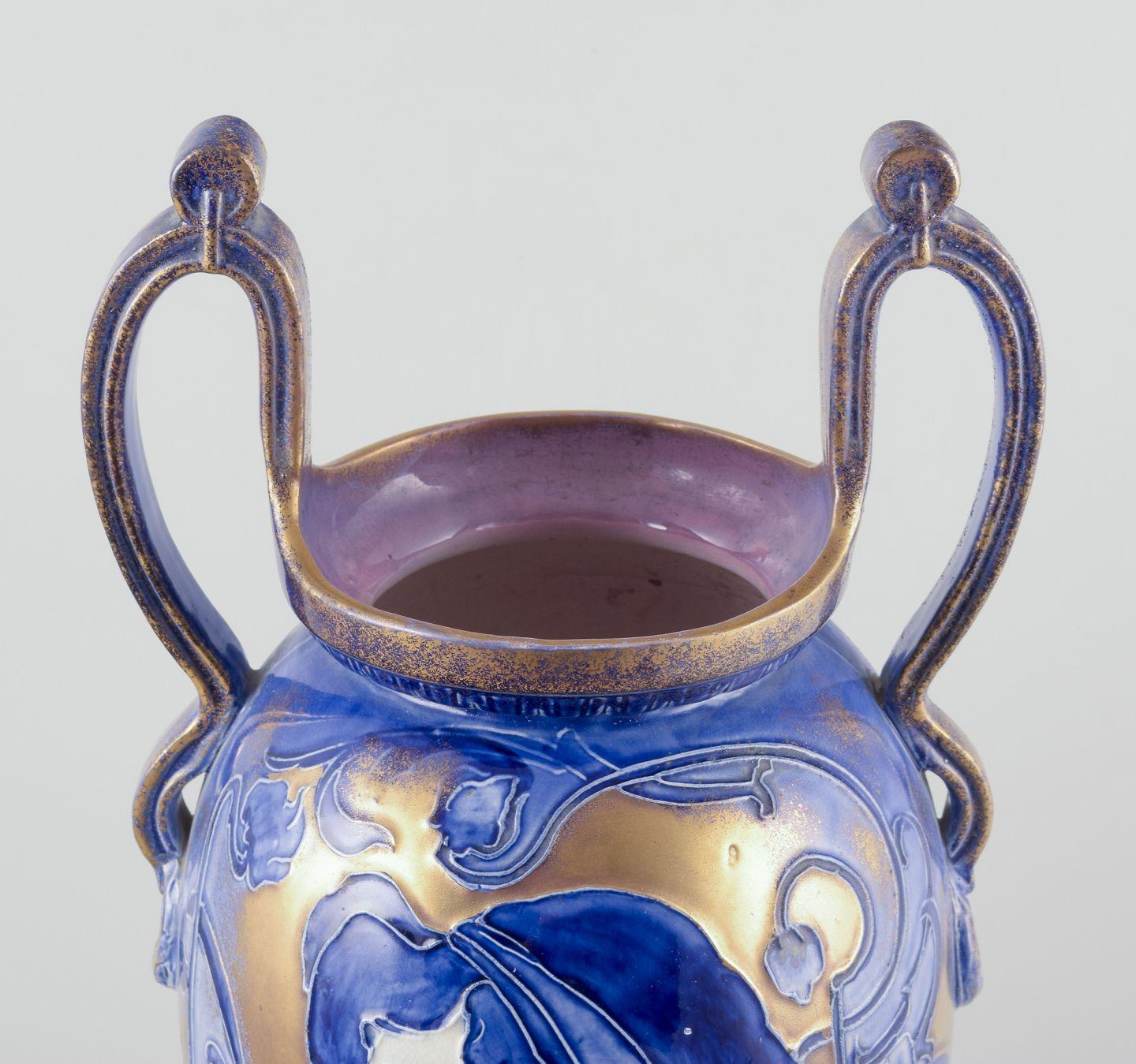 italien Thomas Forester & Sons, England. Grand vase Art Nouveau de forme Amphora. en vente