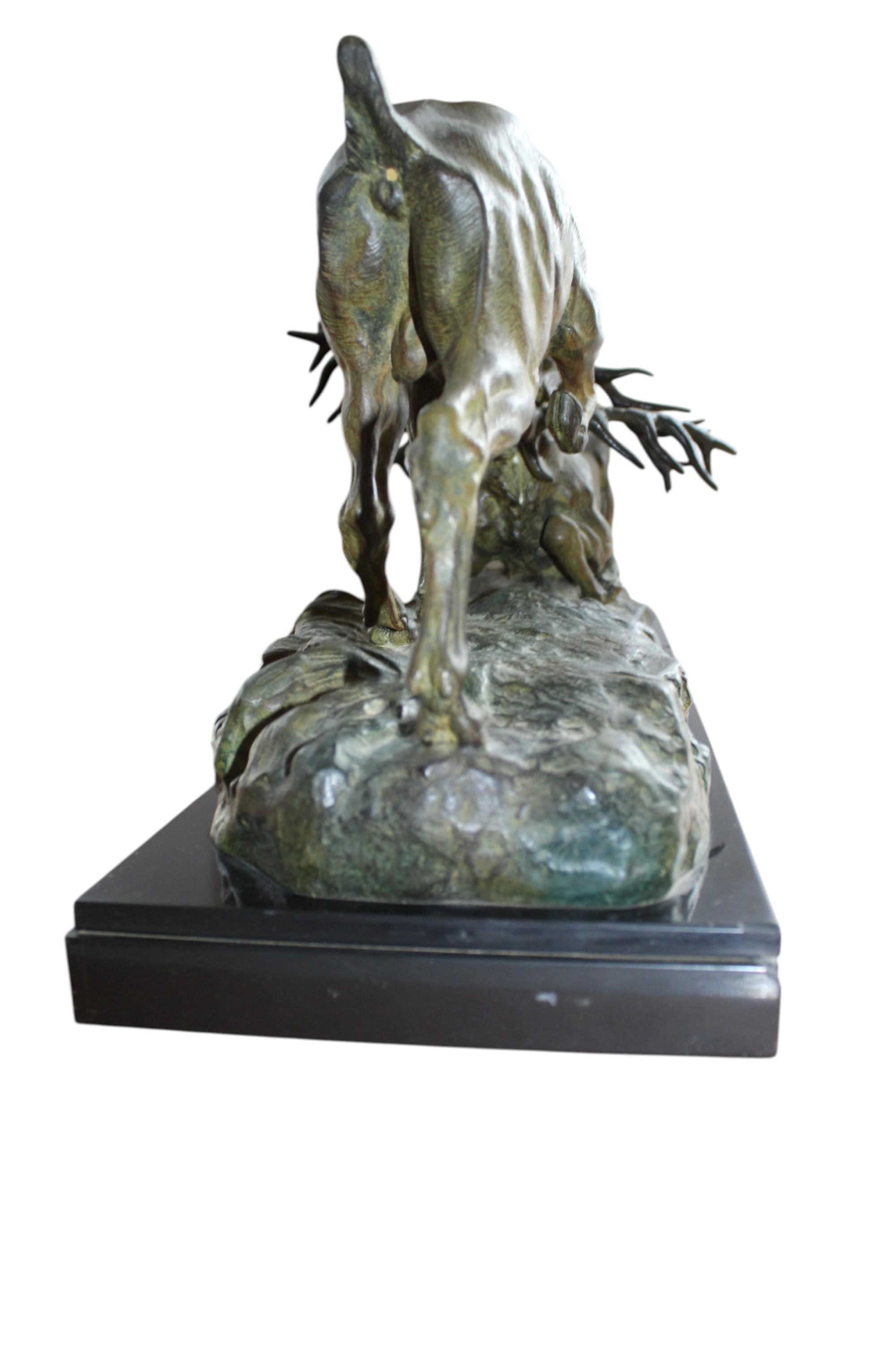 Kampf der Hirsche (Gold), Figurative Sculpture, von Thomas Francois-Cartier