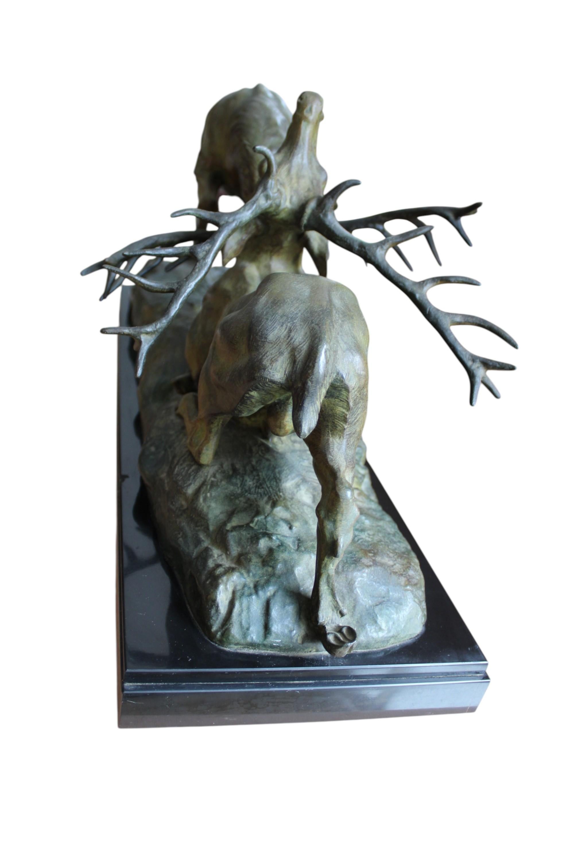Kampf der Hirsche
Frankreich, Bronze, Marmor, H 29,5 x 66,5 x 18 cm

Grundfläche 64x20 cm