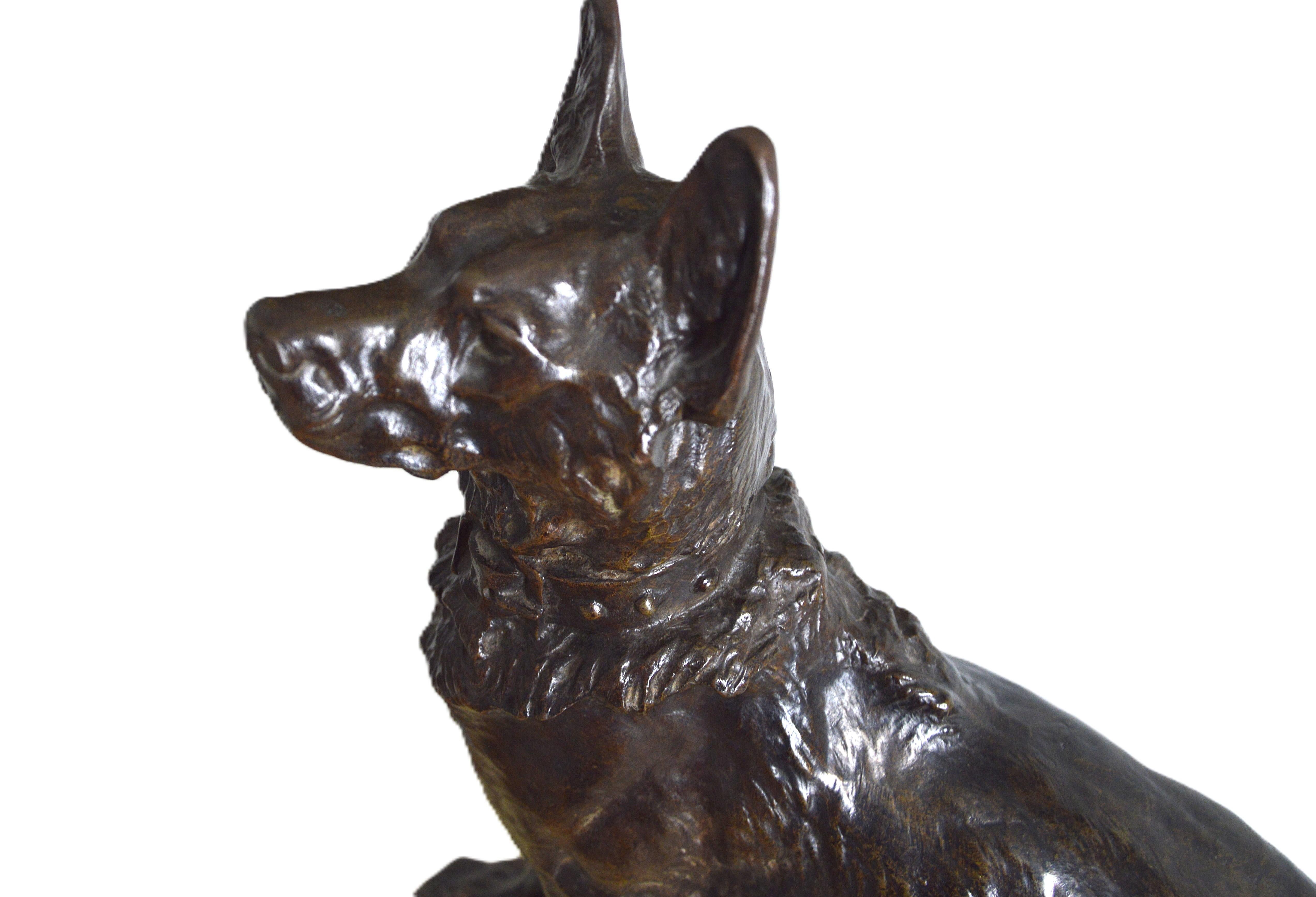 Bronze 

signé
58x 56 cm

Thomas François Cartier, né le 21 février 1879 à Marseille et mort le 26 avril 1936 à Saint-Vallier, est un sculpteur animalier et illustrateur français.
biographie

Thomas Cartier arrive à Marseille le 21 février