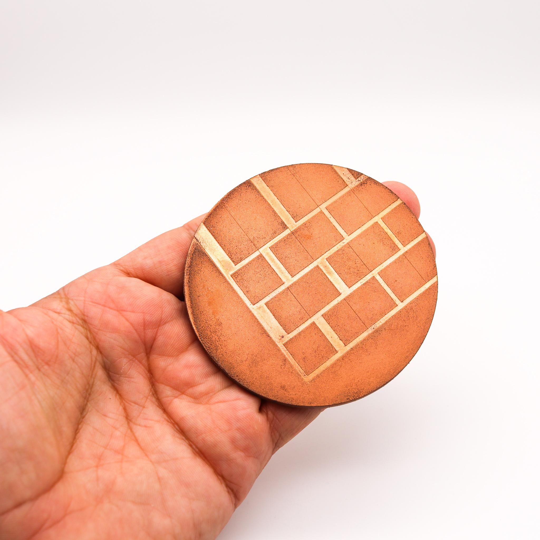 Thomas Gentille 1970 Geometric Round Pendant Brooch In 18kt Gold Bronze & Copper For Sale 2