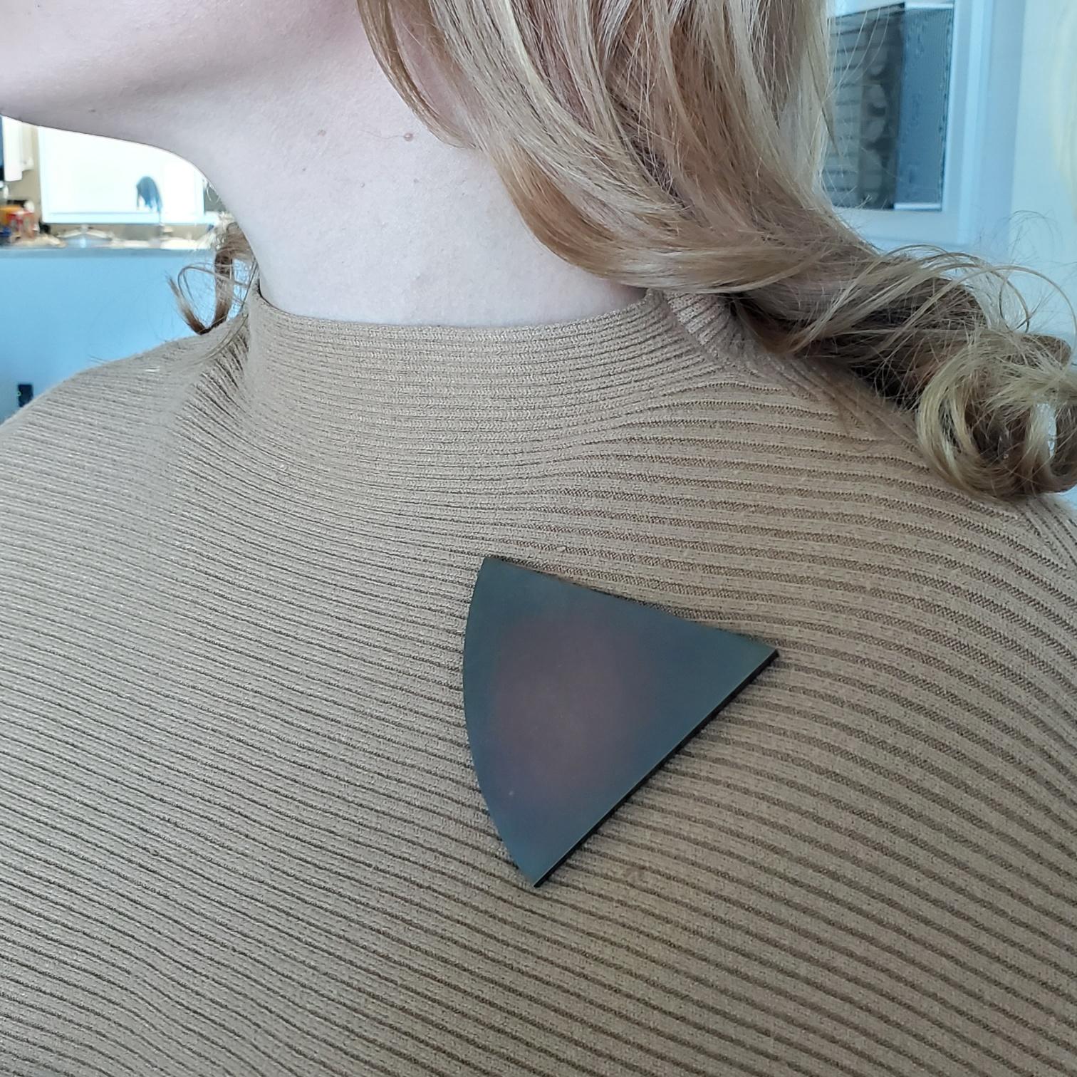 Modernist Thomas Gentille 1970 Geometric Triangular Pendant Brooch In 18kt Gold And Bronze For Sale