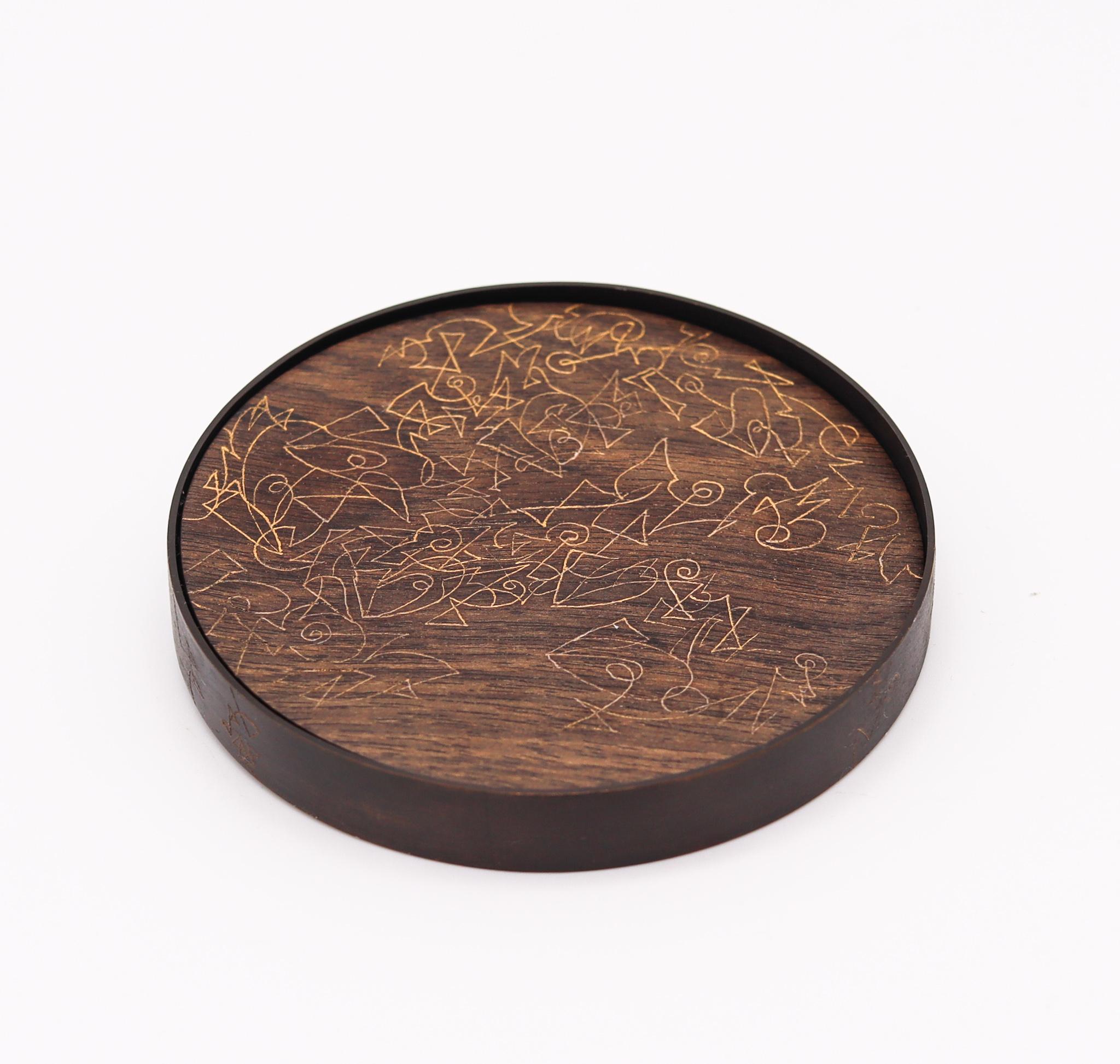 Thomas Gentille, broche graffiti en bois, or 18 carats, ébène, bronze et cuivre, 1970 Excellent état - En vente à Miami, FL
