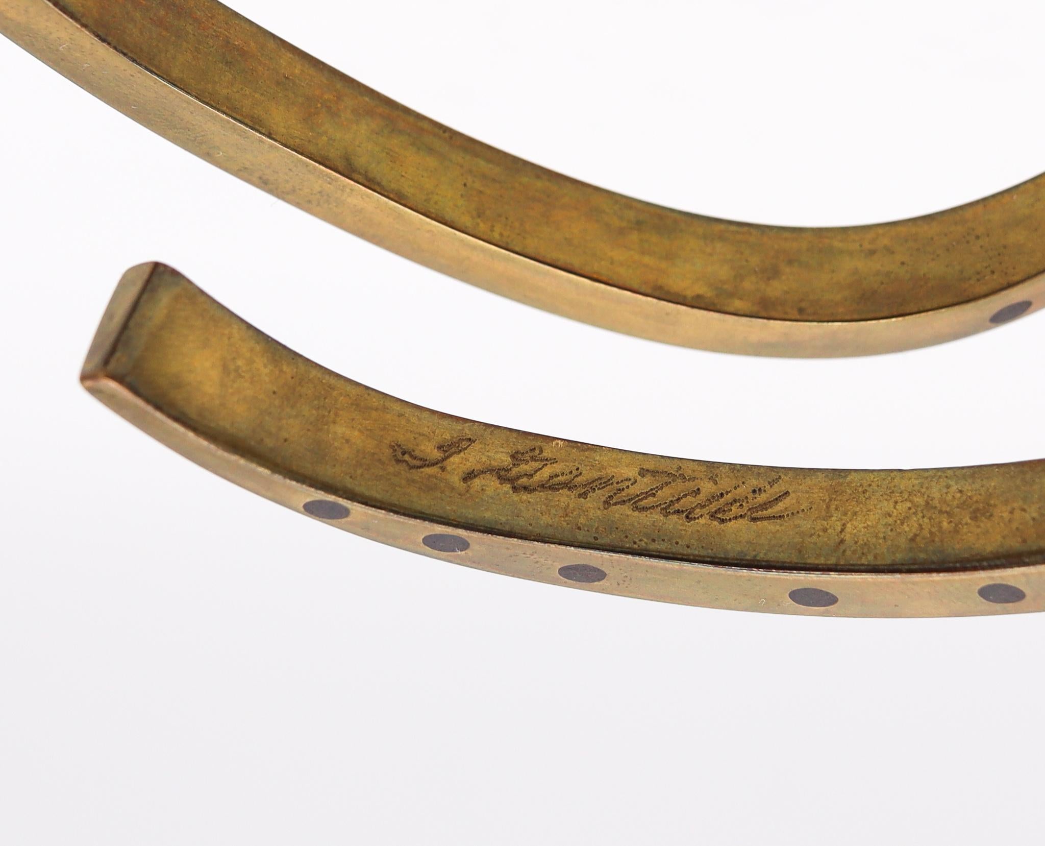 Thomas Gentille Bracelet jonc sculptural en laiton et bois d'ébène, 1970 en vente 1