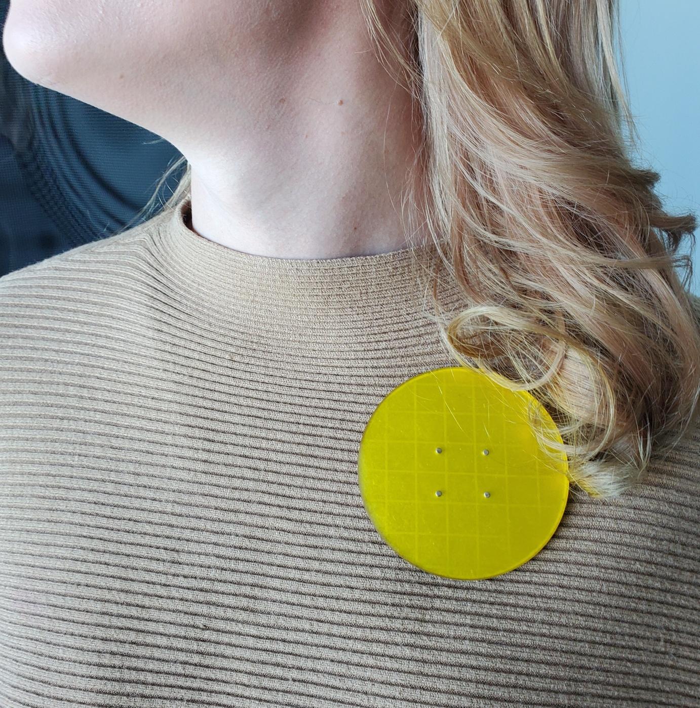 Modernist Thomas Gentille 1970 Yellow Geometric Pendant Brooch 18kt Gold Bronze And Lucite For Sale