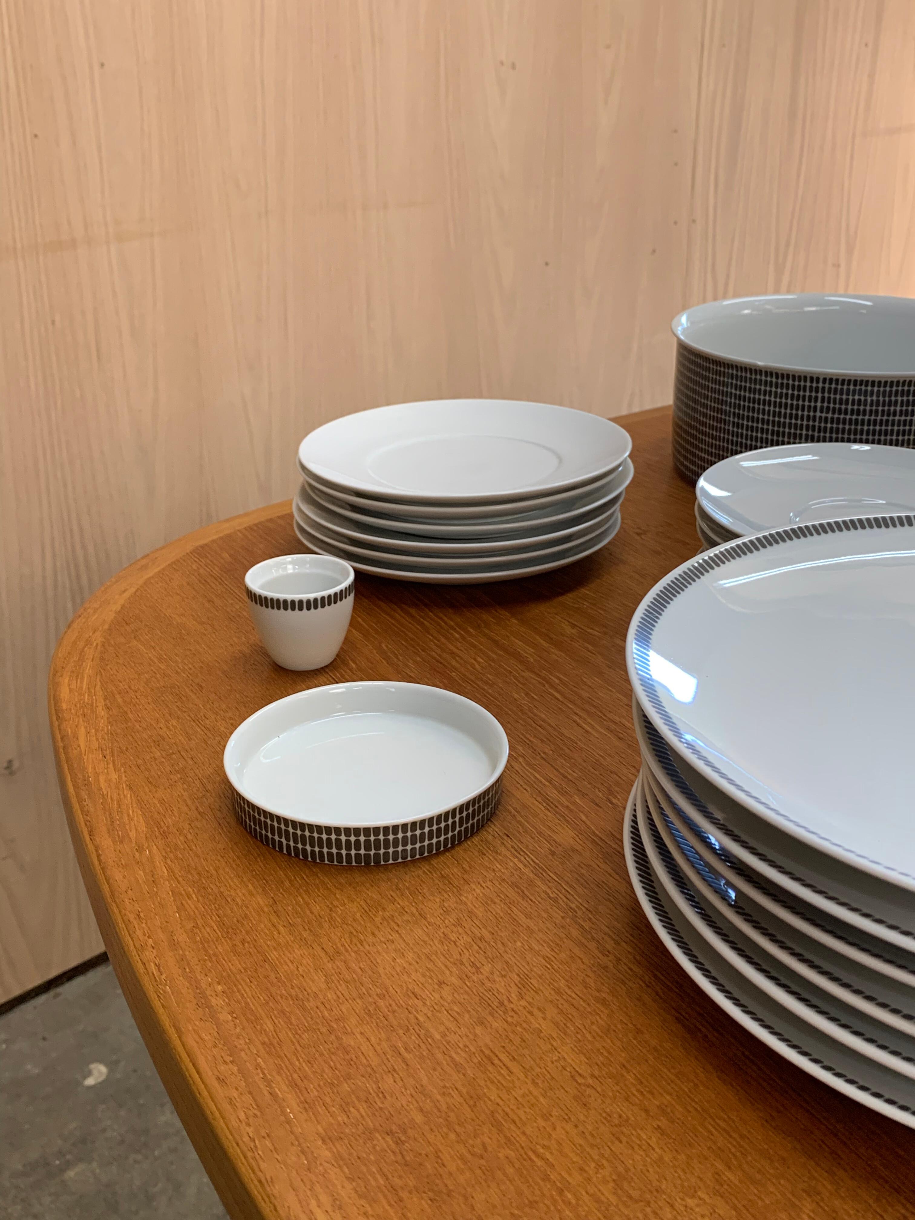 Thomas Germany “Onyx Grey” – Complete Mid-Century Dinnerware Set For Sale 4