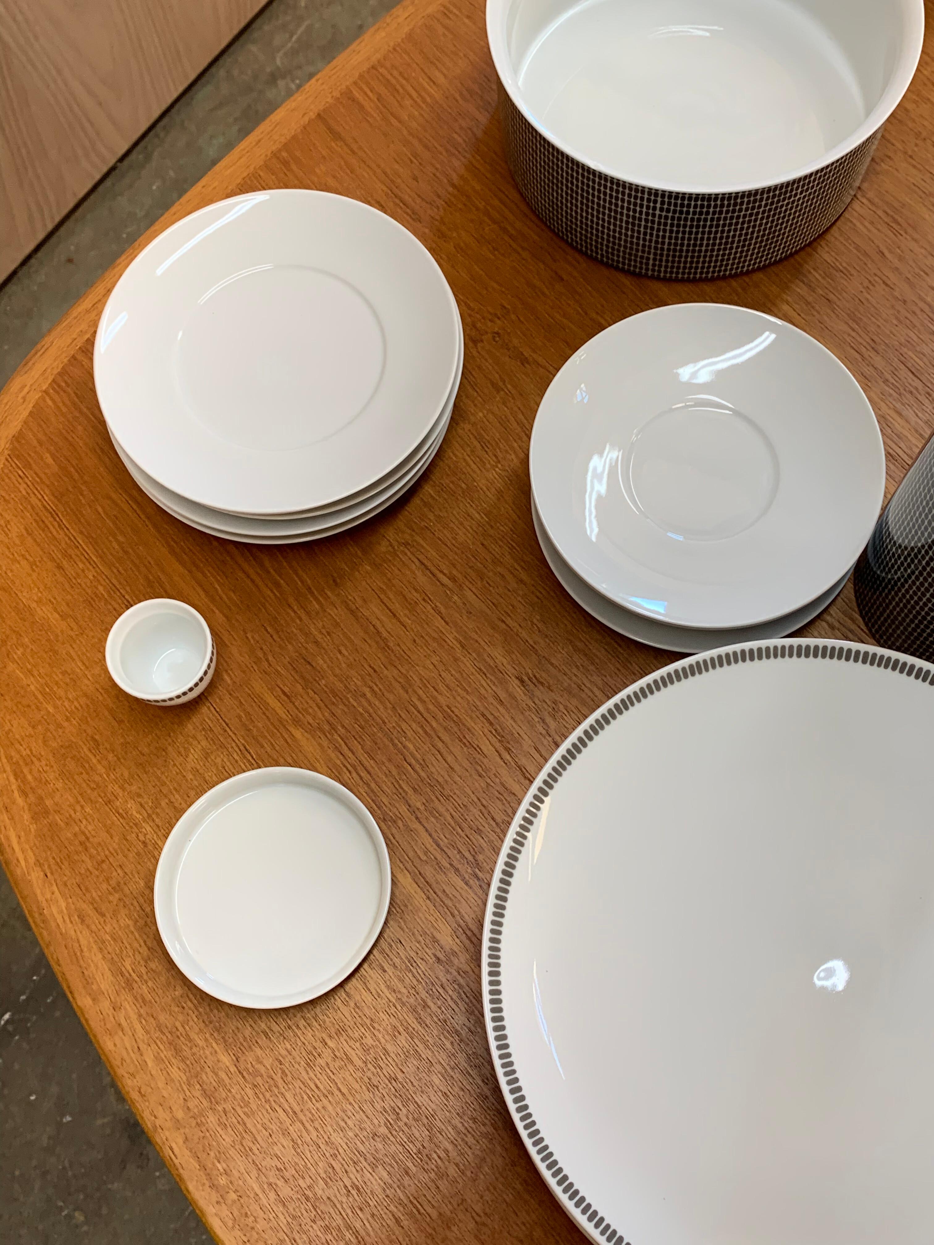Thomas Germany “Onyx Grey” – Complete Mid-Century Dinnerware Set For Sale 3