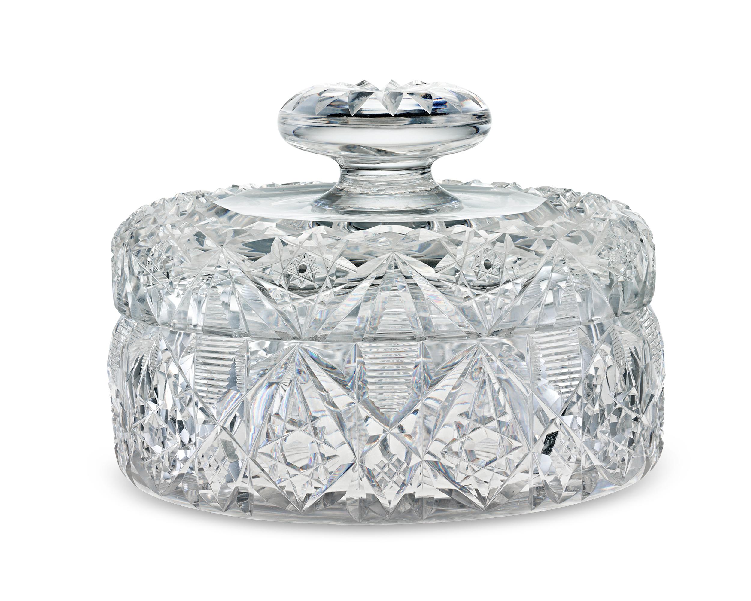 Boîte couverte en verre taillé de Thomas Hawkes Bon état - En vente à New Orleans, LA