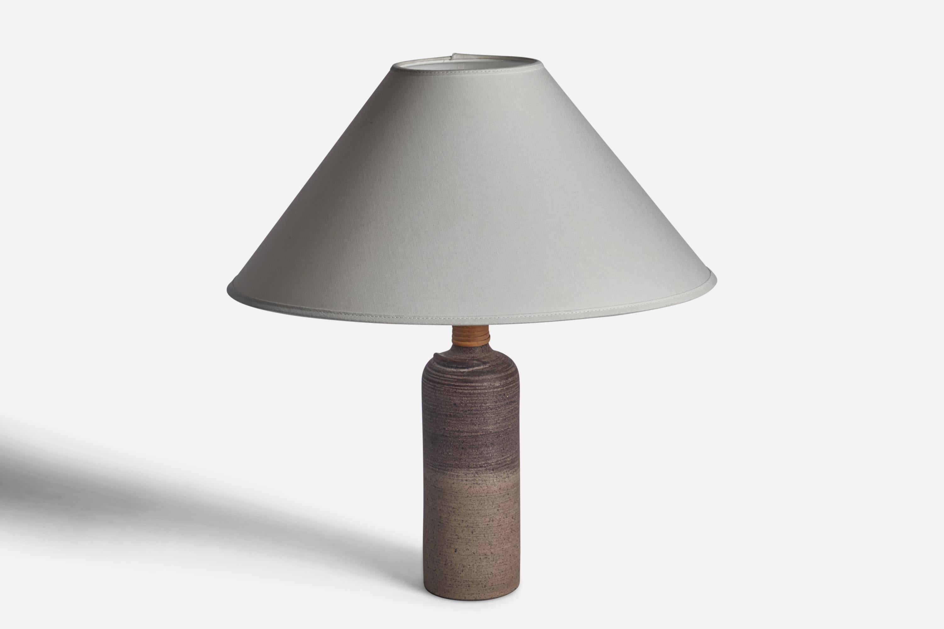 Postmoderne Thomas Hellström, lampe de table, céramique, rotin, Suède, années 1970 en vente