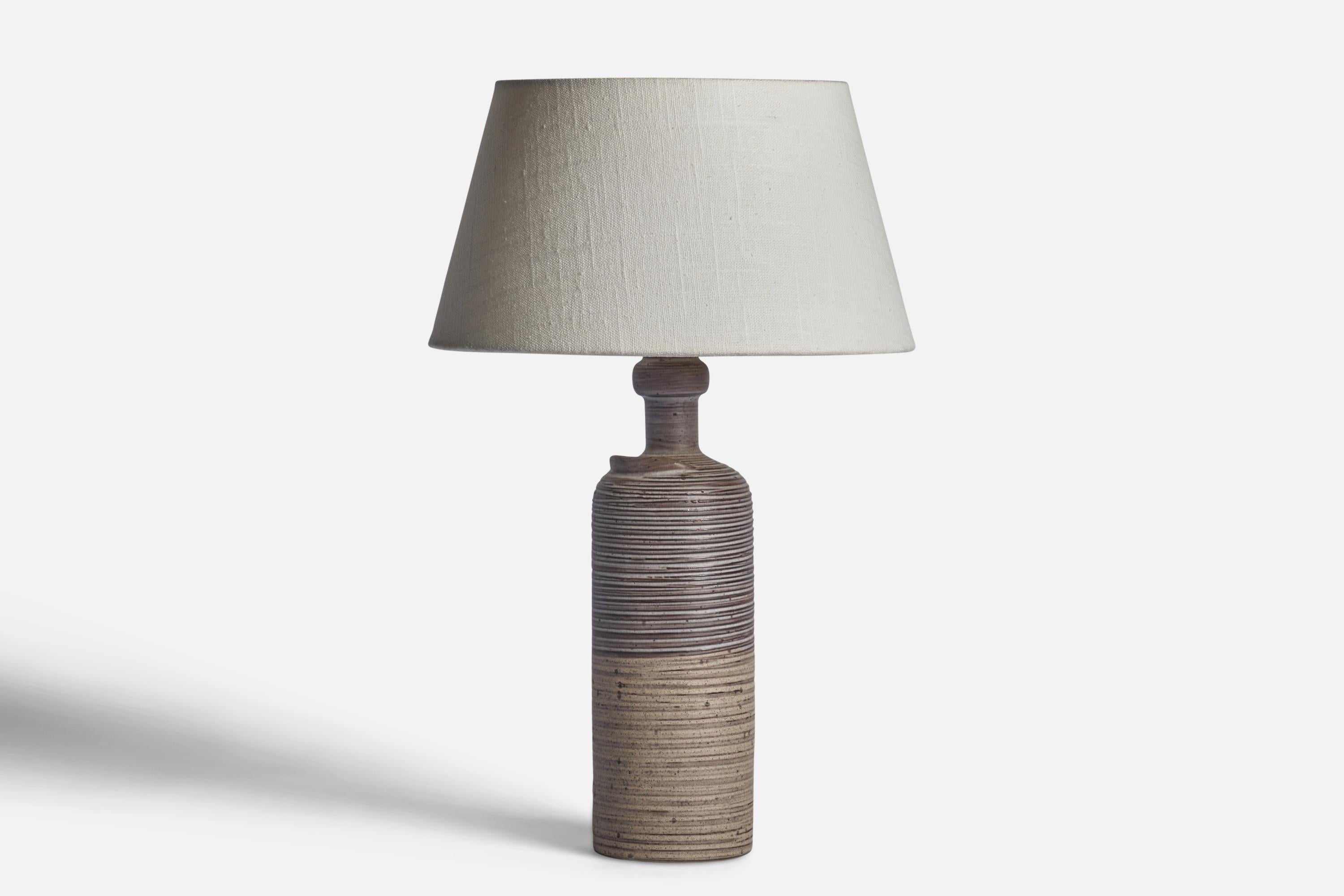 A grey-glazed incised ceramic table lamp designed by Thomas Hellström and produced by Nittsjö, Sweden, c. 1970s.

Dimensions of Lamp (inches): 12.75