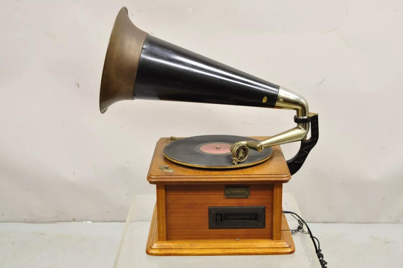 Thomas Home Phonograph Gramophone Replica Collector's Edition Radio Tape Player. Artikelmerkmale: Dieses Produkt ist eine Nachbildung eines Thomas Home Phonograph Gramophone in Sammleredition. Es handelt sich um ein Tonbandgerät und Radio, das den