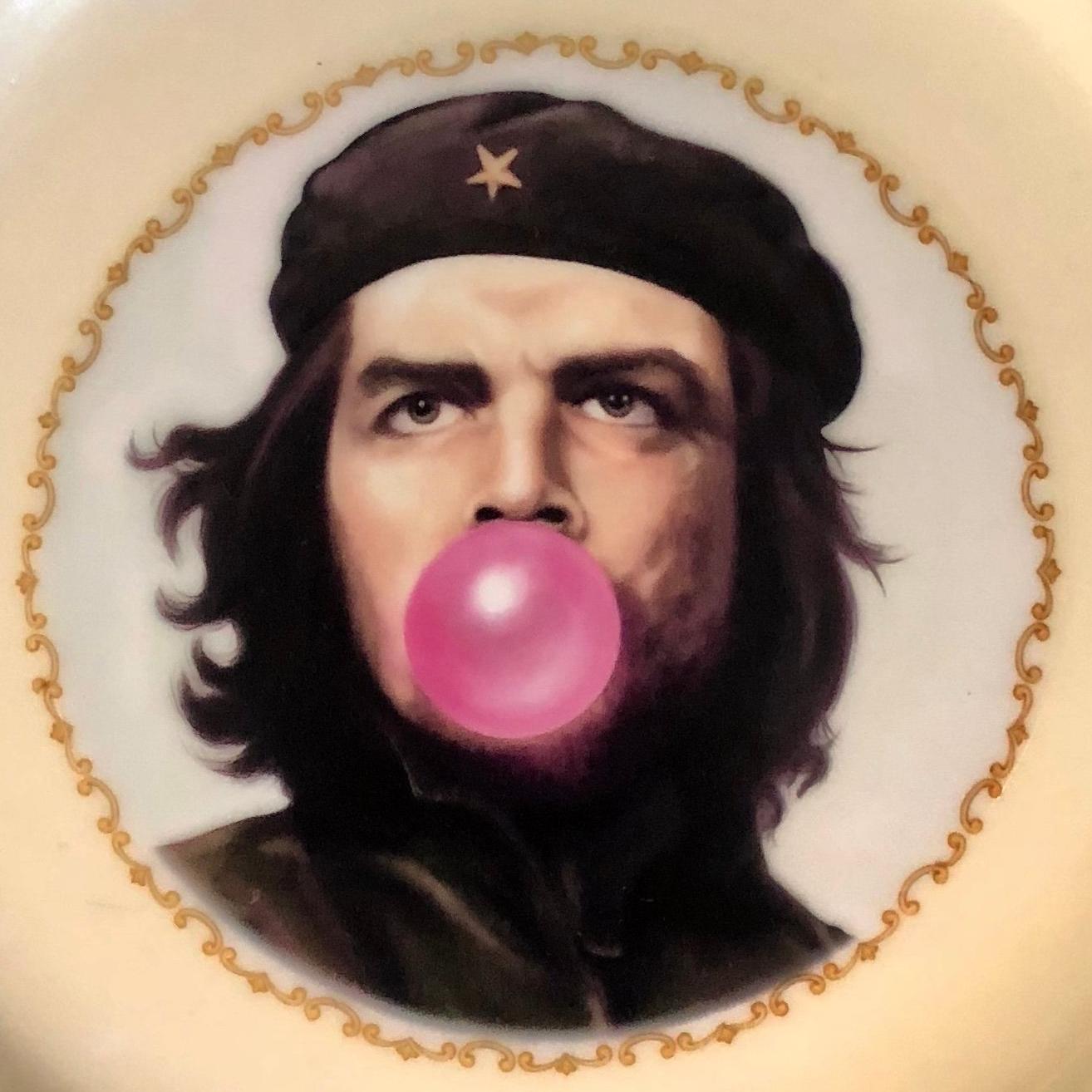 Amazing vintage plate with a portrait of Che Guevara blowing bubble gum.  Perfect Cuba-centric art piece. Please note that this is a unique piece.