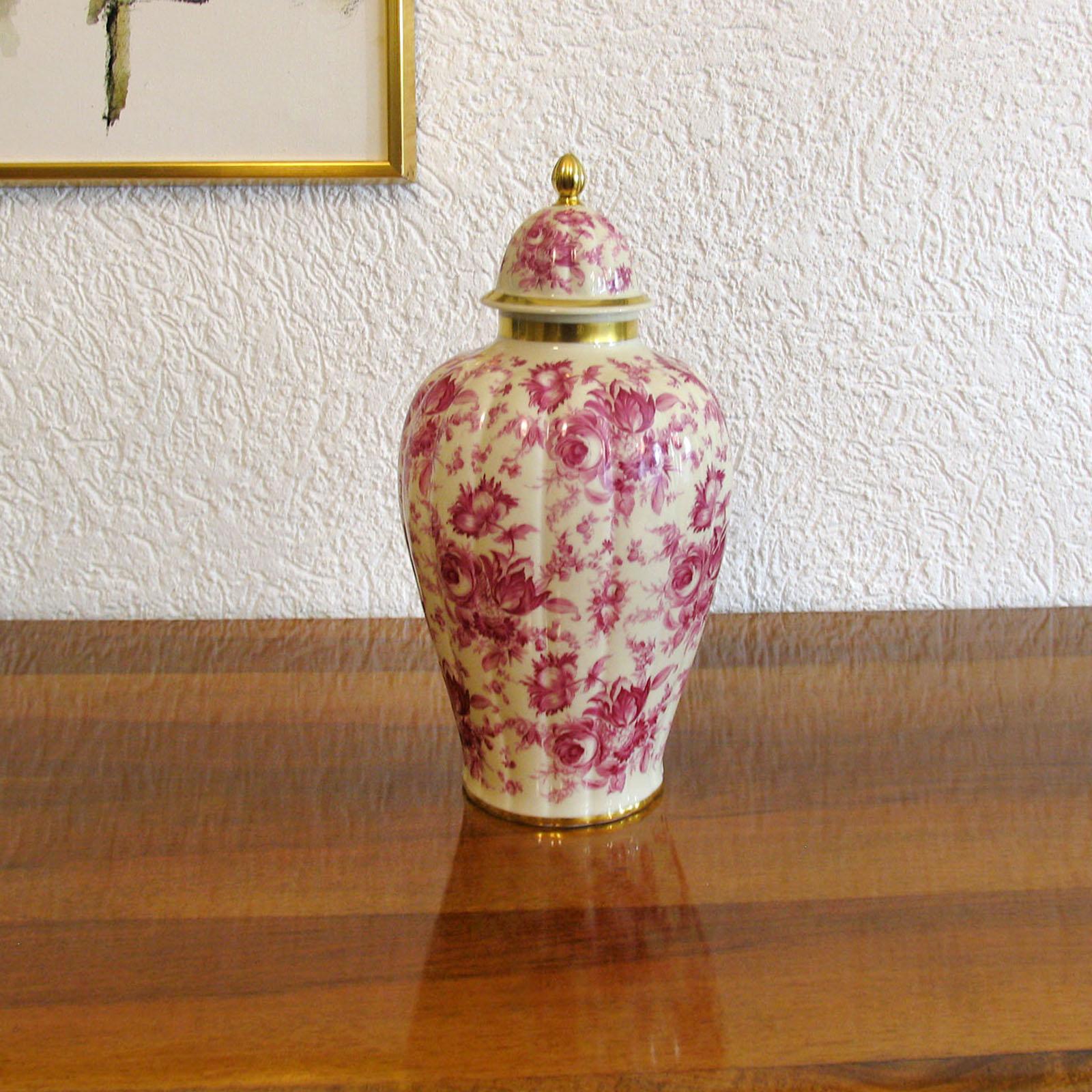 Thomas ivory Bavaria Urn with Lid, Circa 1946-1949. Green stamp Thomas Ivory Bavaria Germany US Zone 03179 25. Excellent condition

This is a sensational piece. Beautiful floral design, chintz like, in various shades of pink against an ivory color