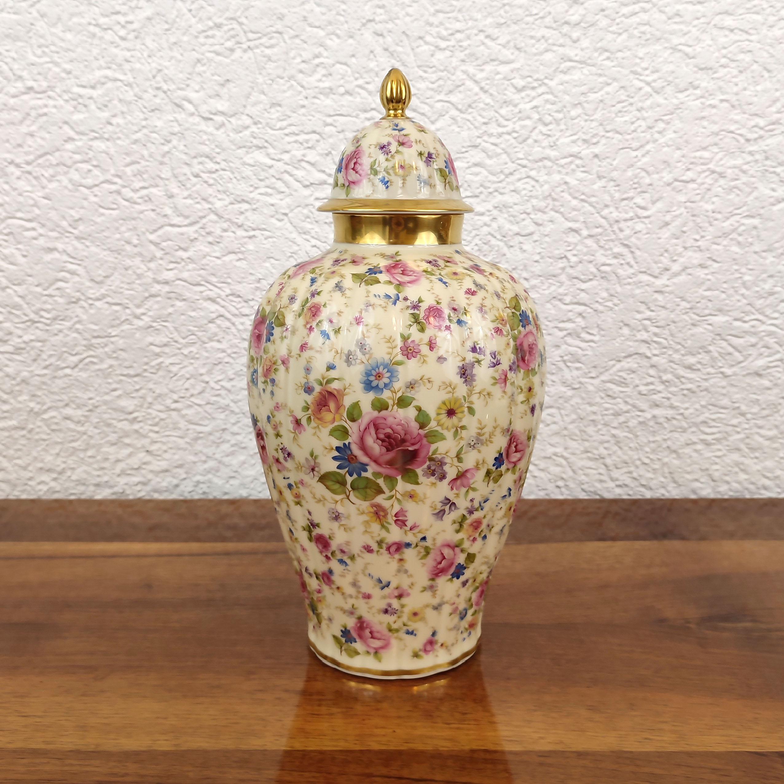 Thomas ivory Bavaria Urn with Lid, Circa 1946-1949. Green stamp Thomas Ivory Bavaria Germany US Zone 07091 46. Excellent Condition

A sensational piece with beautiful floral design, chintz like, in pastel colors in various shades of blue, green,