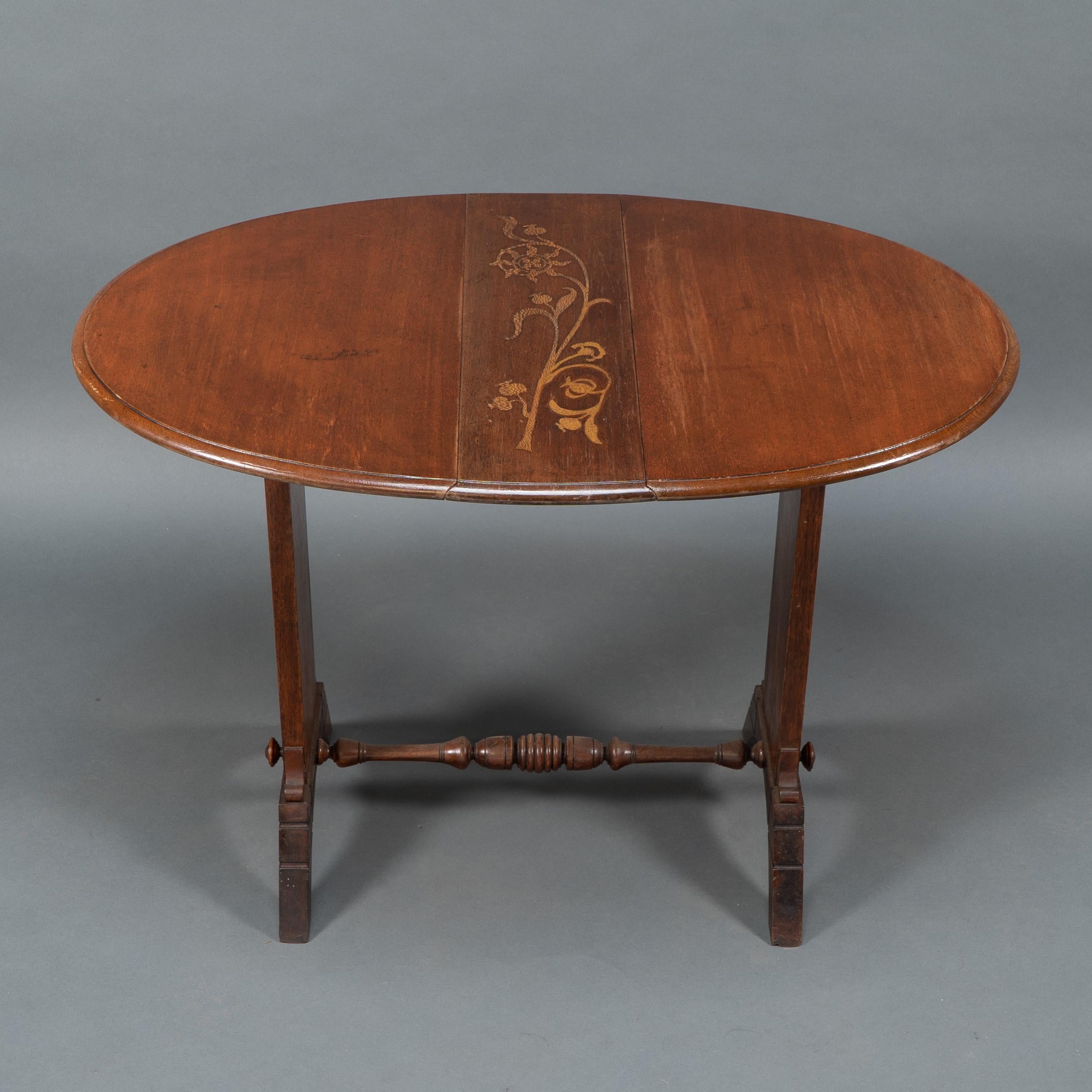 Thomas Jeckyll attri. Subtle Anglo-Japanese style drop leaf oak occasional table For Sale 3