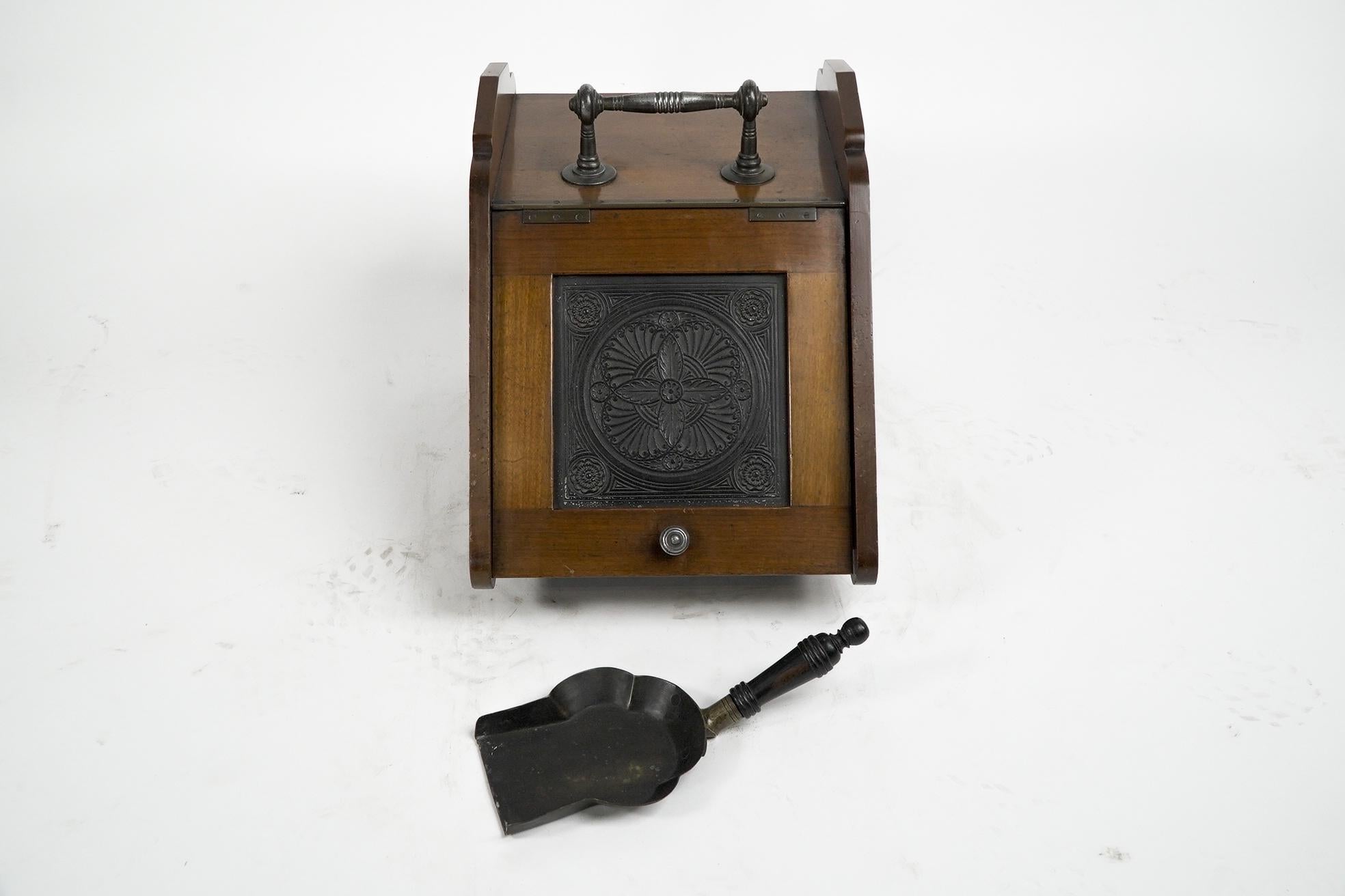 Thomas Jeckyll for Barnard Bishop and Barnard. A rare Aesthetic Walnut coal box For Sale 6