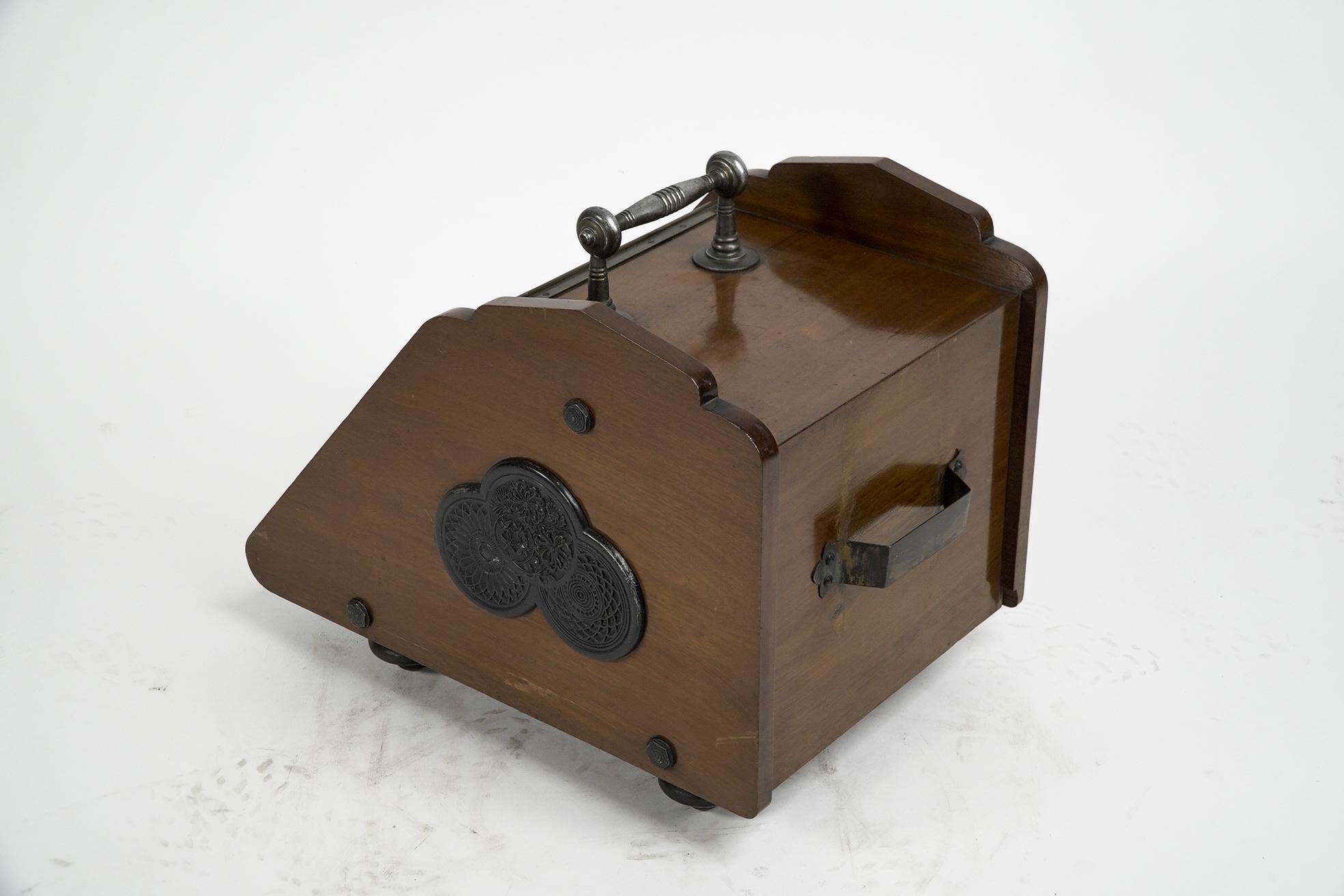 Anglo-Japanese Thomas Jeckyll for Barnard Bishop and Barnard. A rare Aesthetic Walnut coal box For Sale