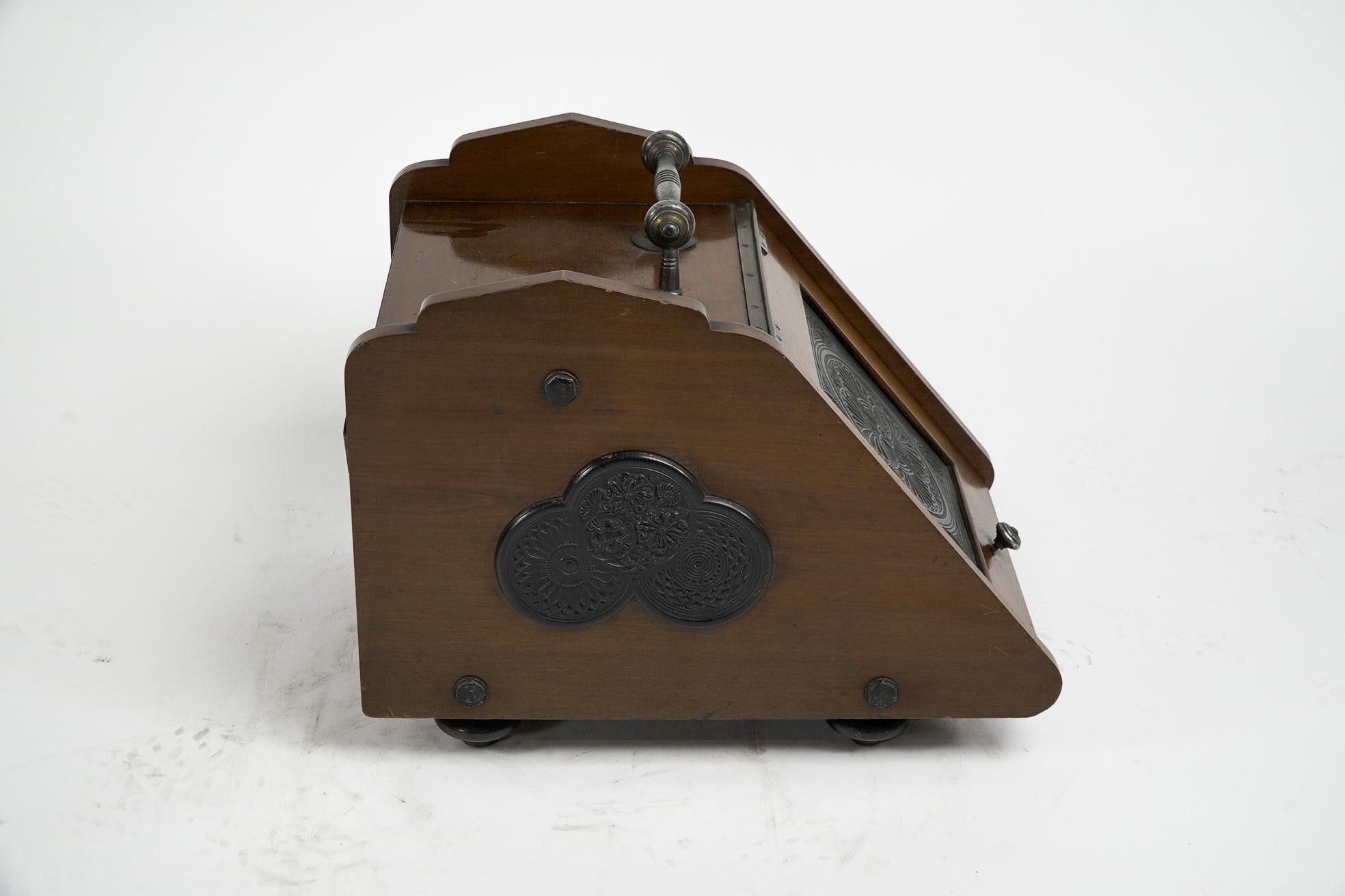 Thomas Jeckyll for Barnard Bishop and Barnard. A rare Aesthetic Walnut coal box In Good Condition For Sale In London, GB