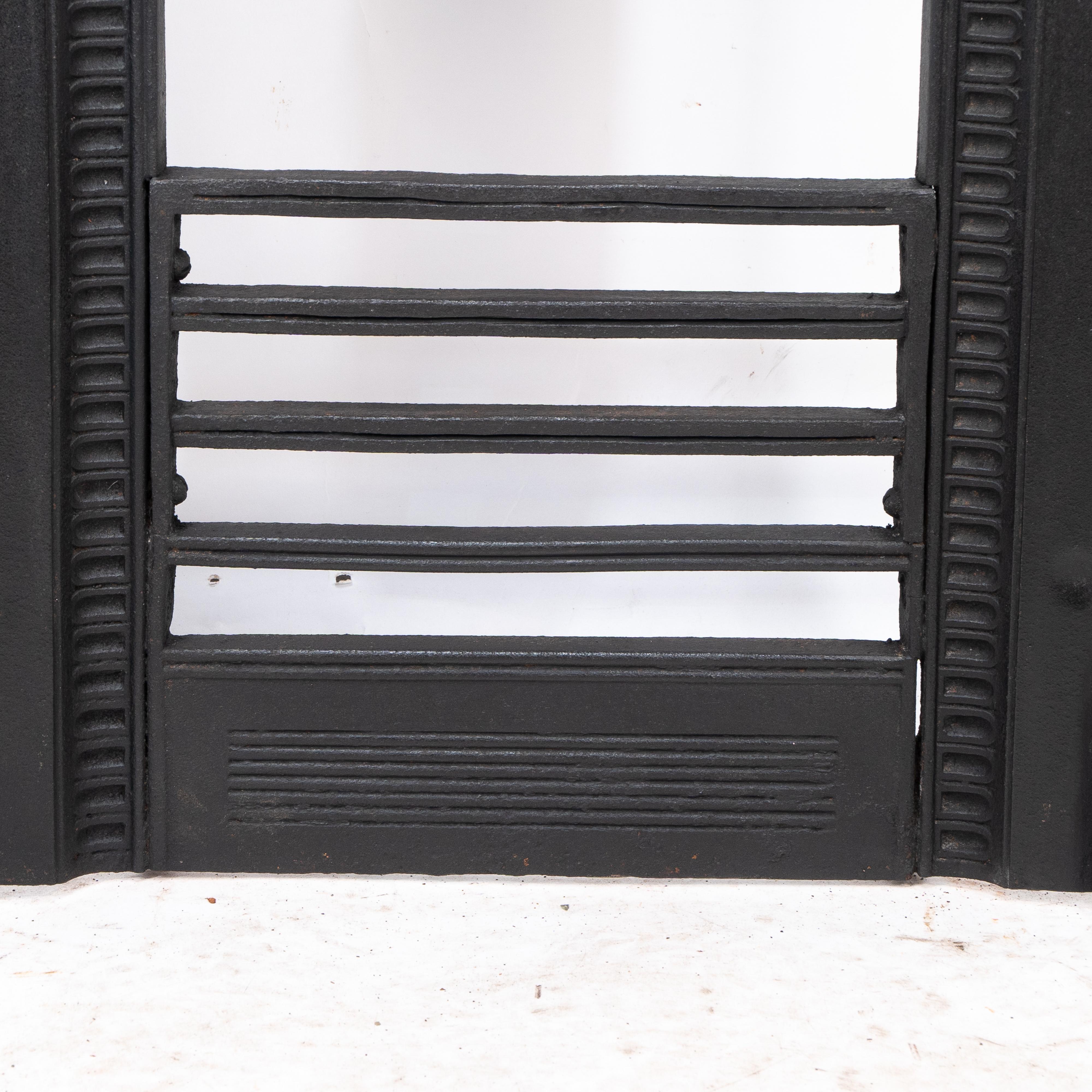 Thomas Jeckyll pour Barnard Bishop & Barnard Une rare cheminée de l'Aesthetic Movement en vente 3