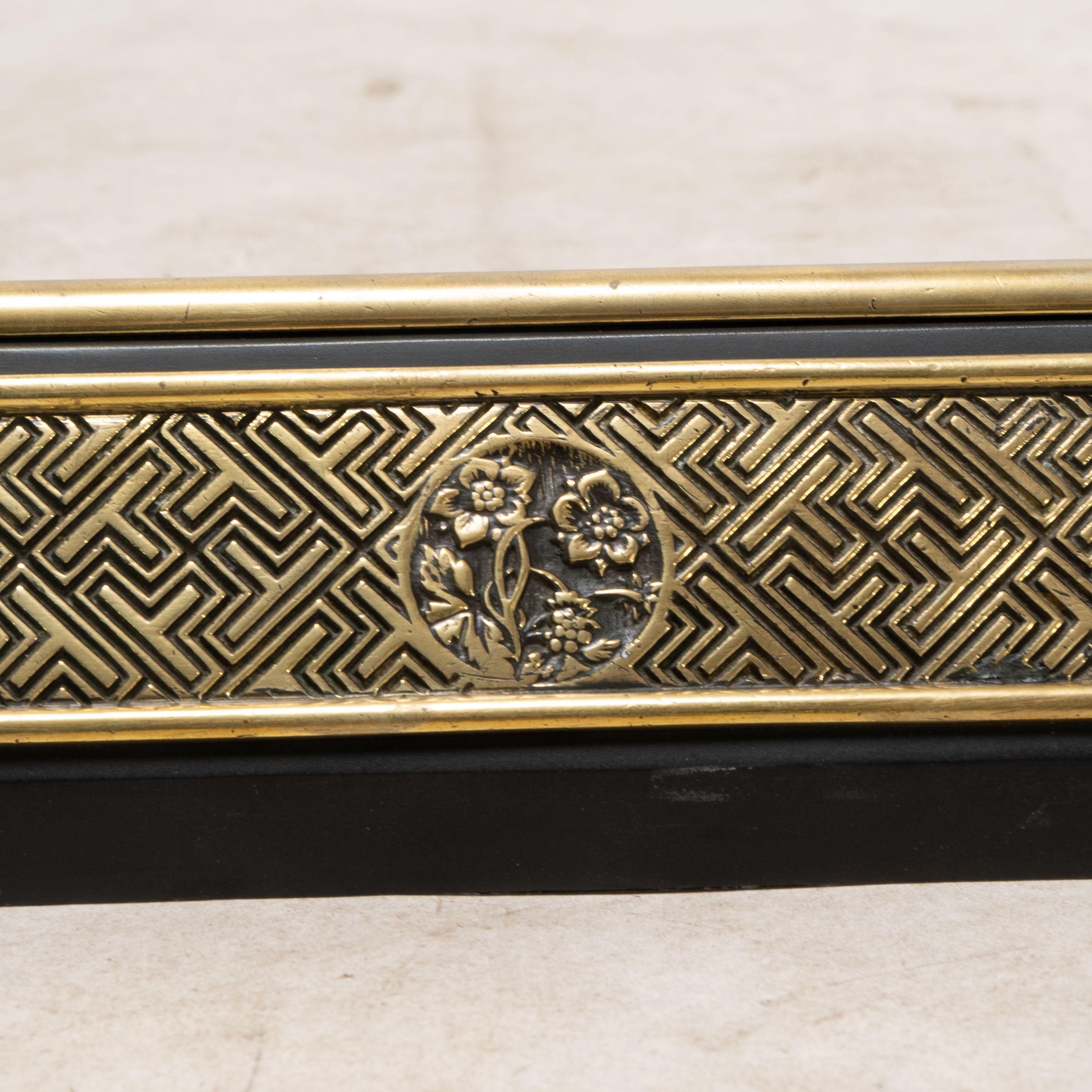 Thomas Jeckyll per Barnard Bishop & Barnard. Un parafango in ottone Aesthetic Movement in vendita 4