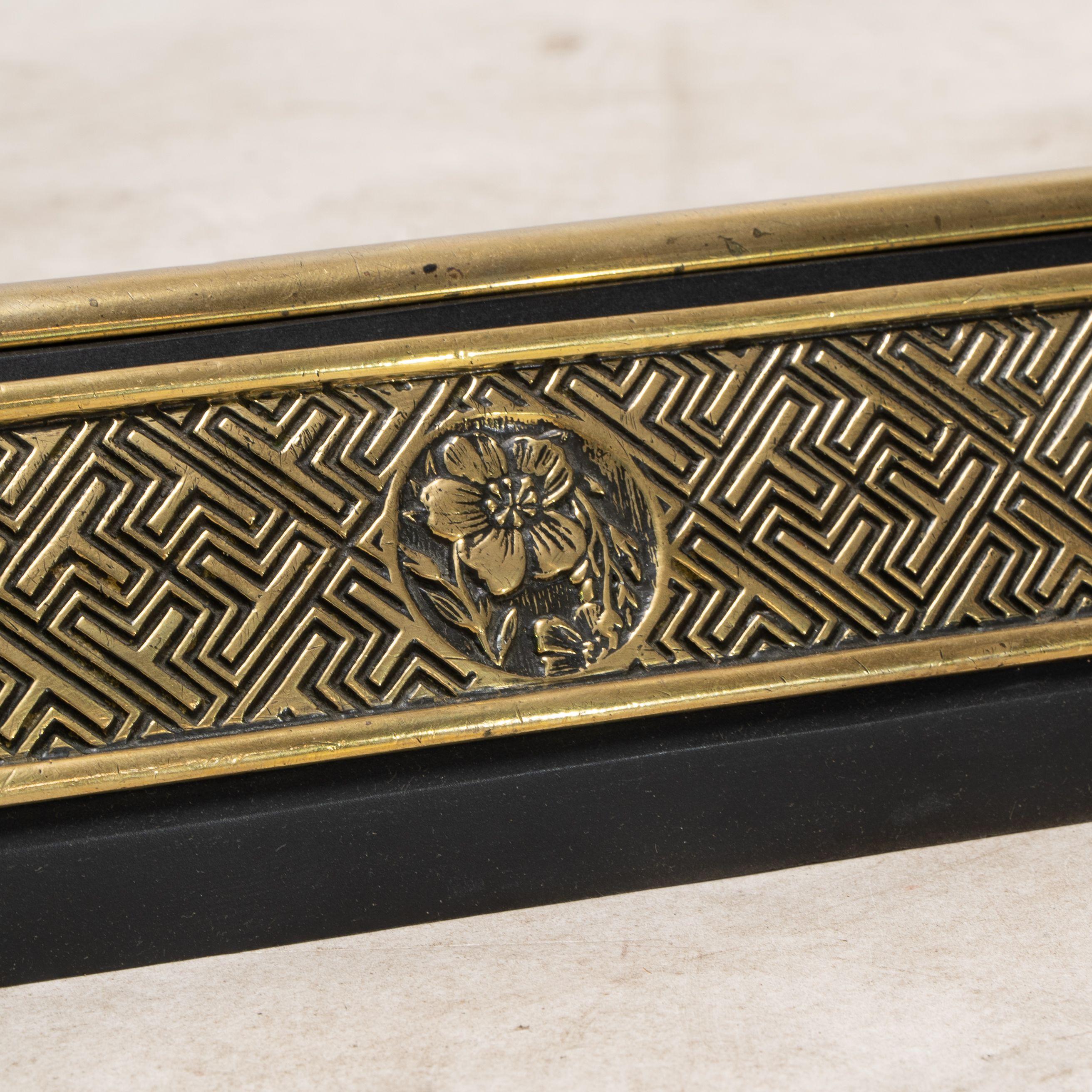 Thomas Jeckyll per Barnard Bishop & Barnard. Un parafango in ottone Aesthetic Movement in vendita 9