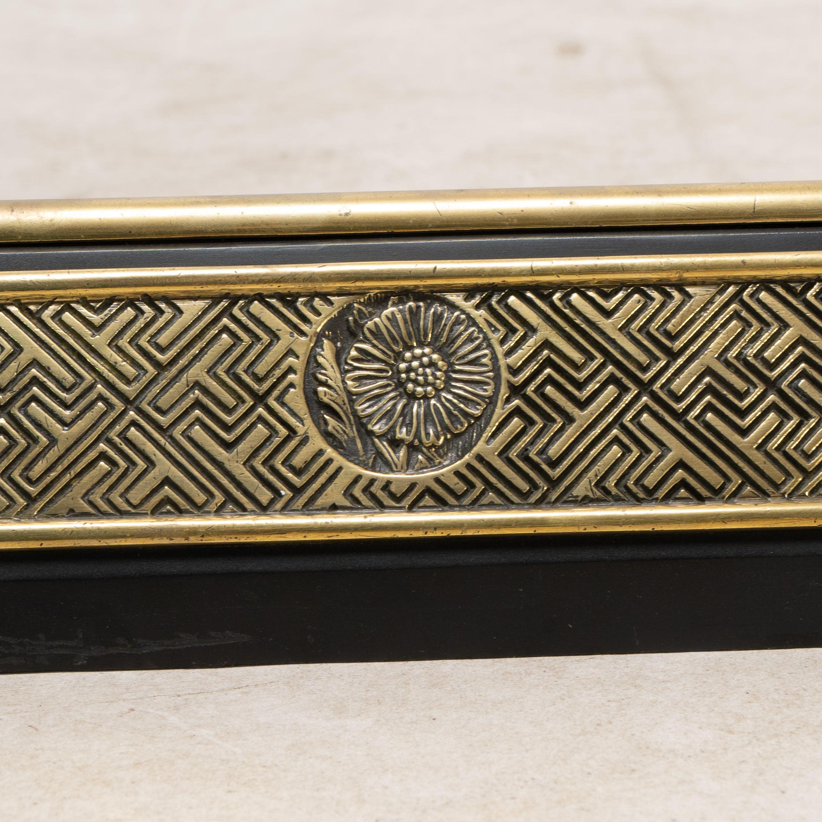 Thomas Jeckyll per Barnard Bishop & Barnard. Un parafango in ottone Aesthetic Movement in vendita 3