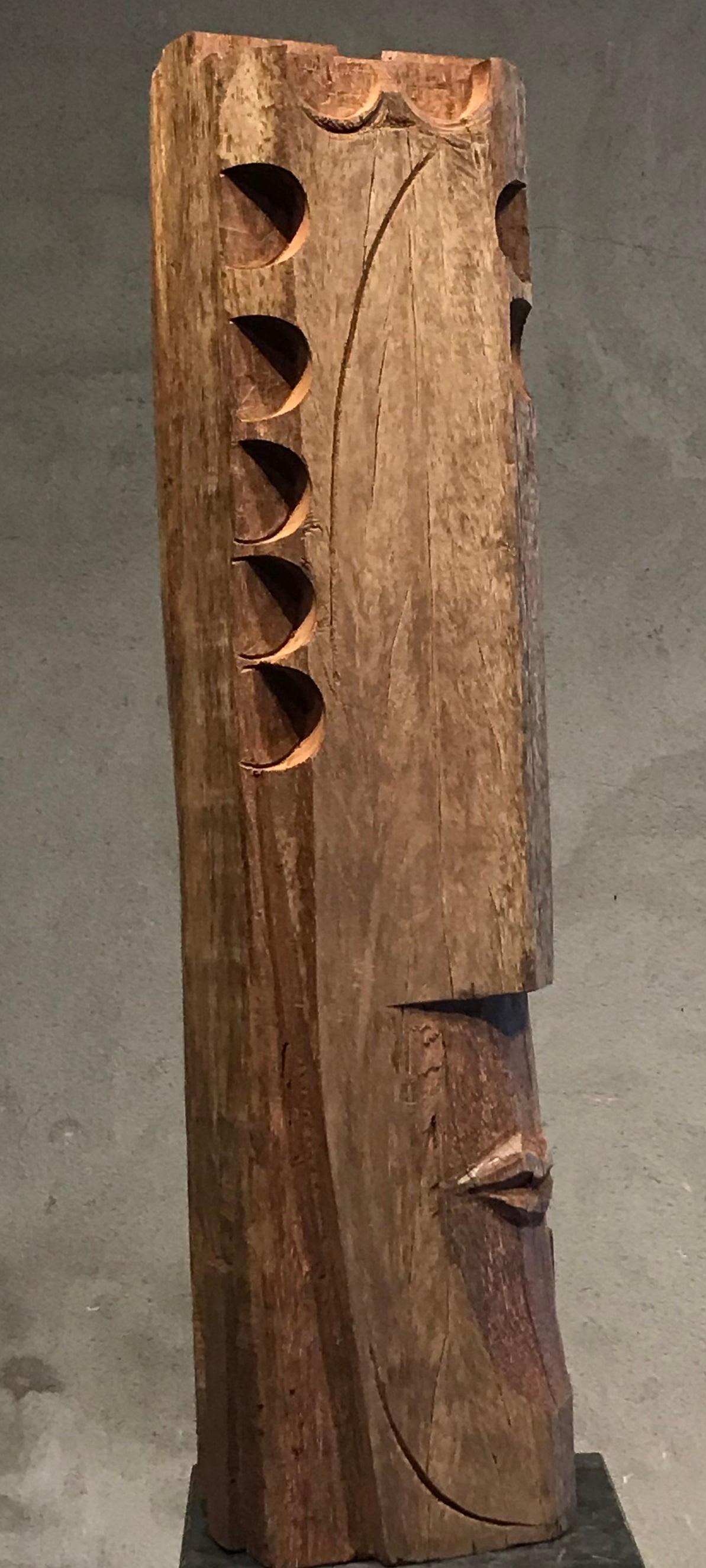 Azubé Cabeza Grande de Madera Escultura Geométrica Figurativa Abstracta Única En Stock - Abstract Sculpture Marrón de Thomas Junghans