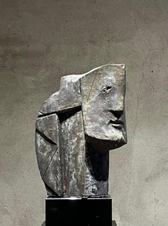 Bugbeeld (Gegossen 2023) Bronzeskulptur Abstrakte figurative geometrische Skulptur auf Lager