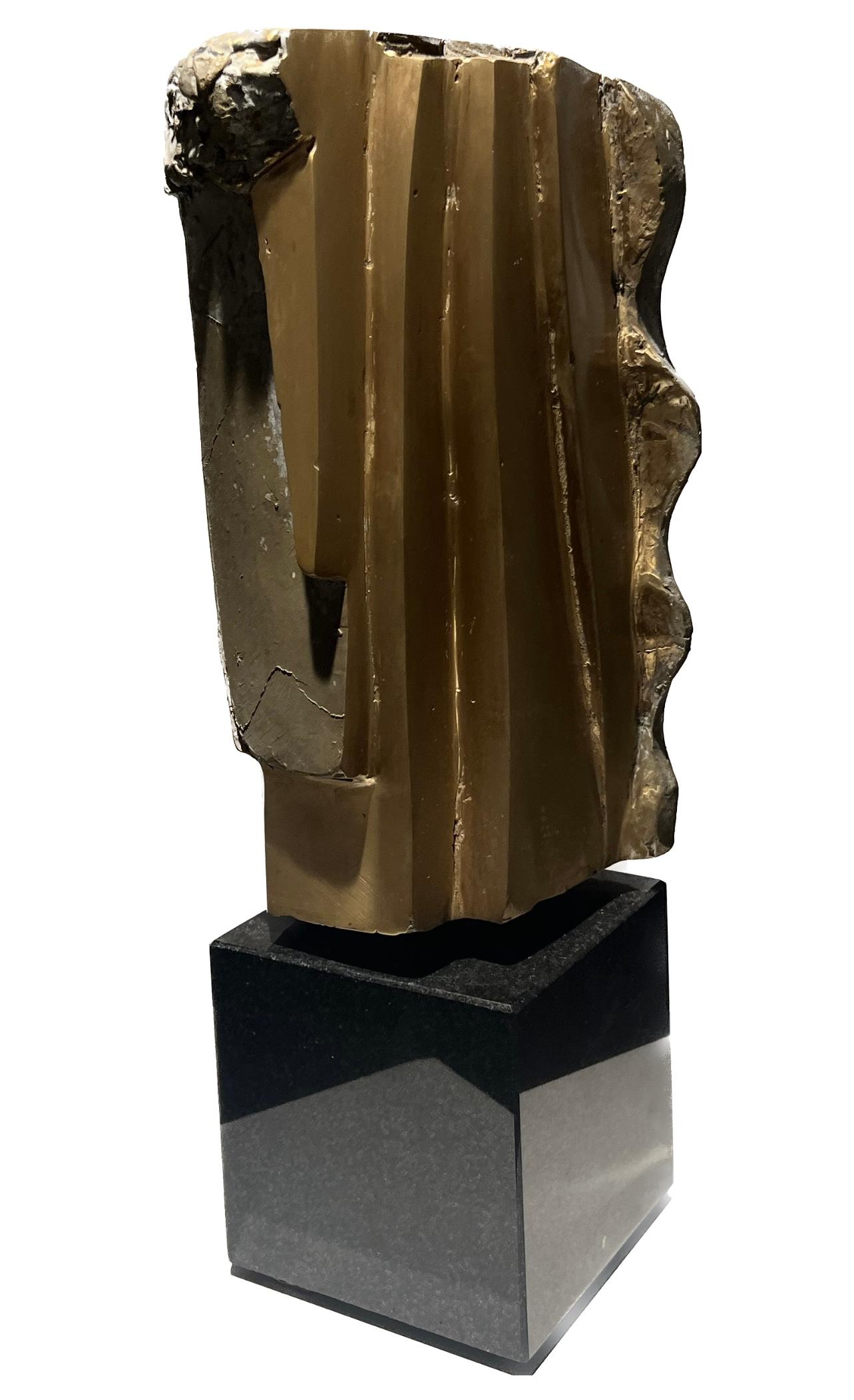 Little Abstract Head no. 10 Bronze Sculpture Polished Portrait  In Stock Limited Edition

Junghans (1956, Recklinghausen) creates abstract sculptures in stone, wood and bronze, mostly torsos and primal portraits, in a primitive, cubic and