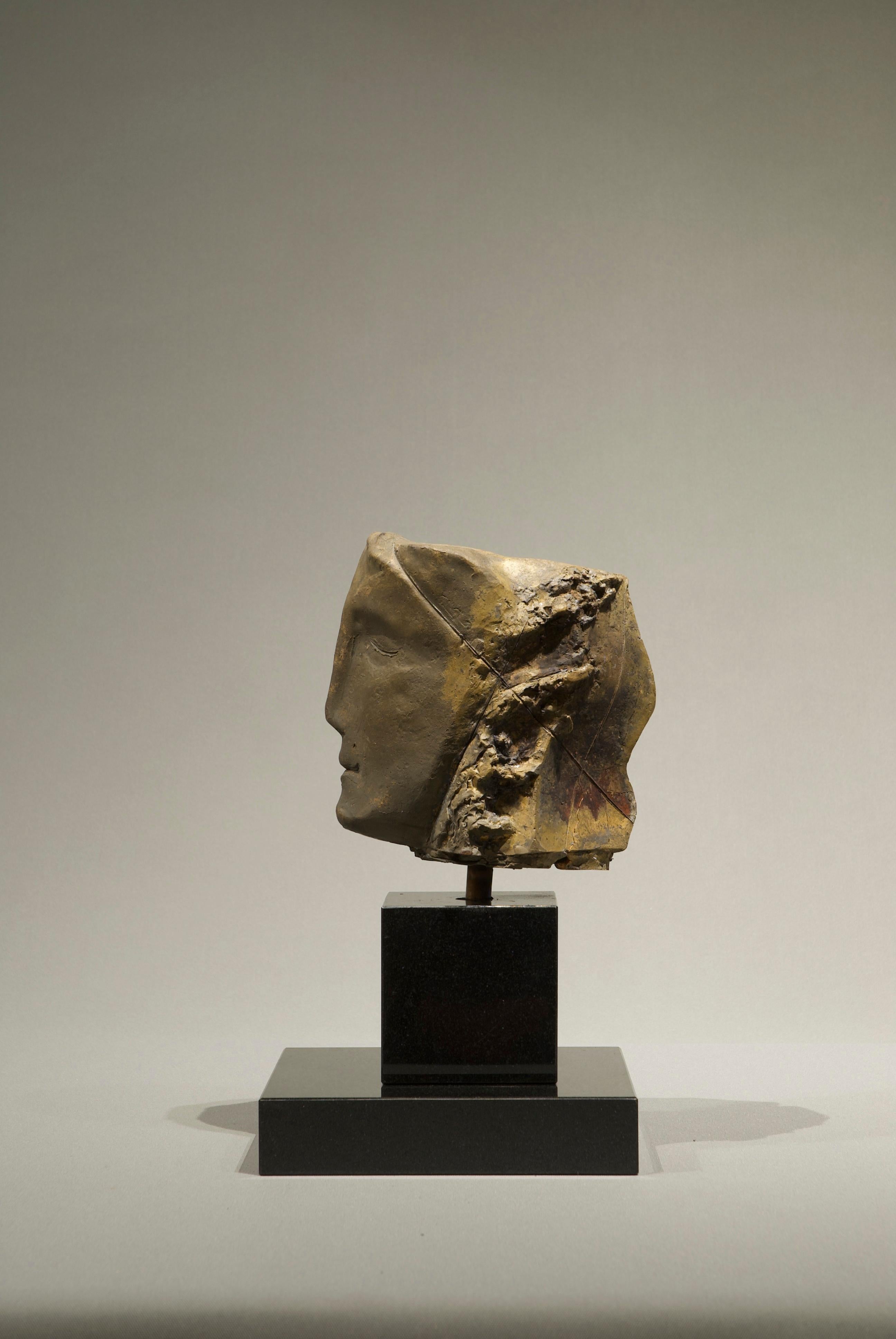 Prima Luce - Sculpture classique abstraite figurative retouchée en bronze, en stock - Or Abstract Sculpture par Thomas Junghans