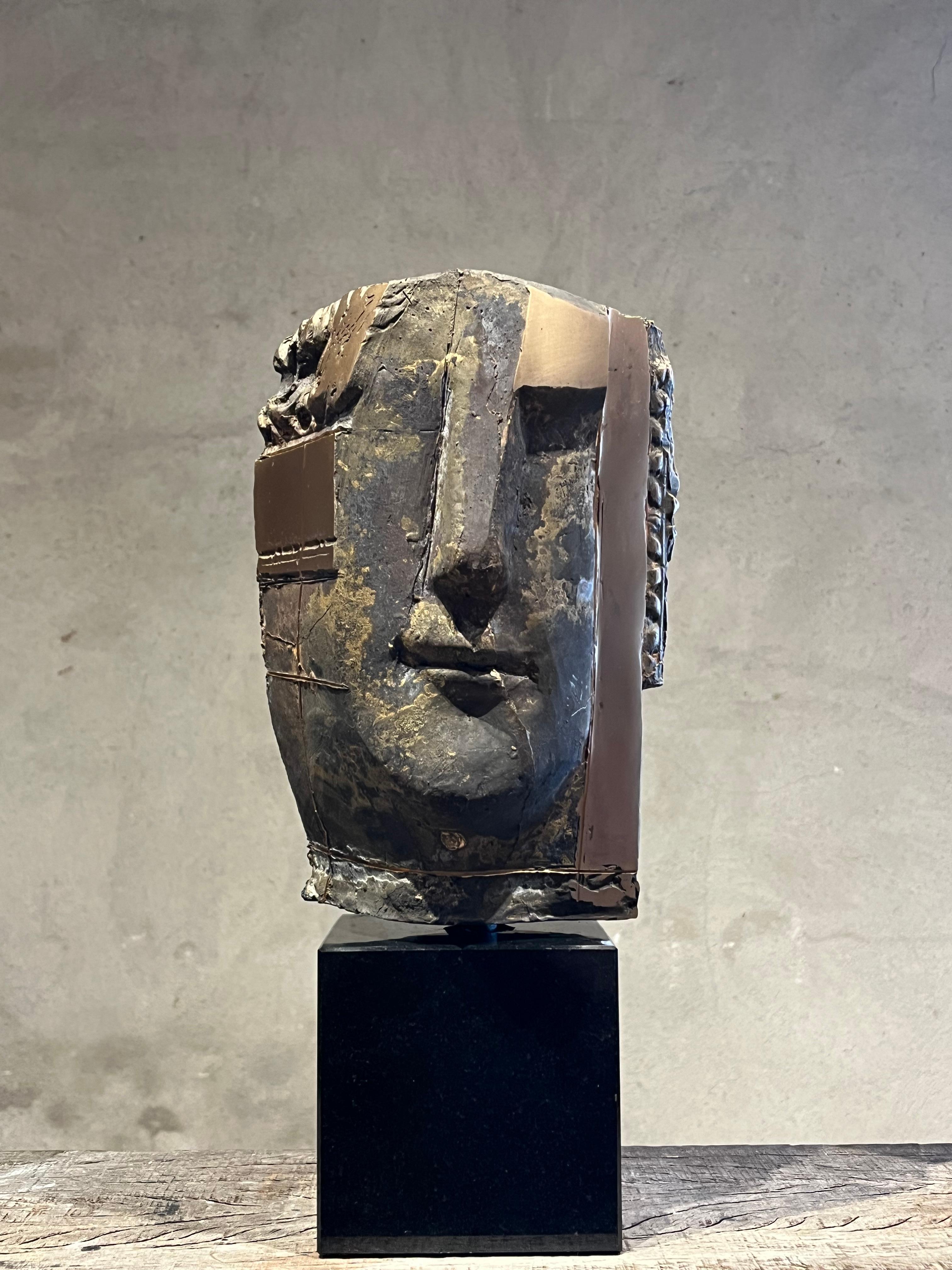 Prima Luce Gala Version III ( Casted 2023 ) Bronze Sculpture Head In Stock  - Gold Abstract Sculpture by Thomas Junghans