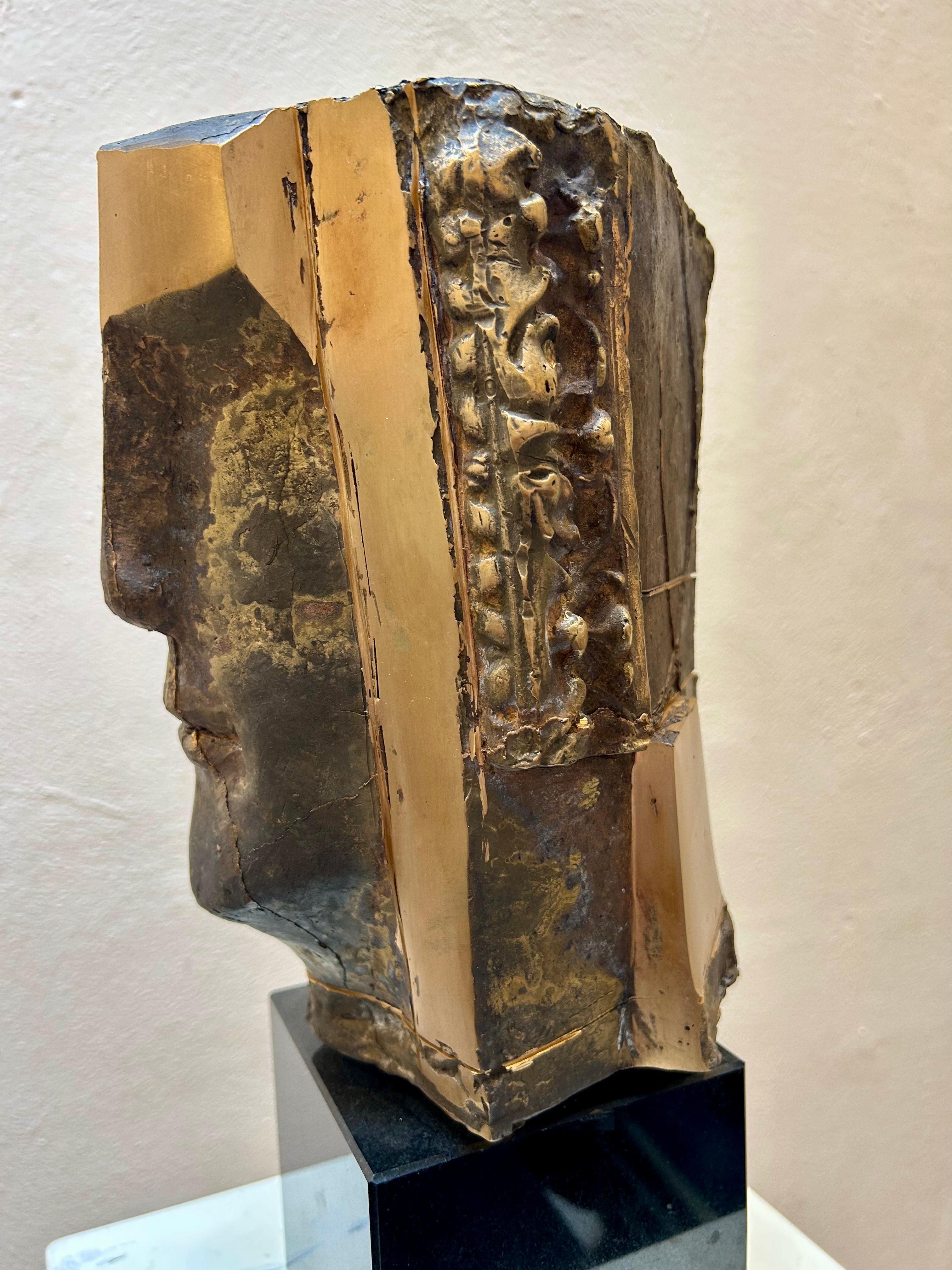 Prima Luce Gala Versión III  Cabeza Escultura Bronce En Stock  - Medida sin pedestal de piedra Edición limitada 
Cada Edición de Fundición es diferente, por lo que cada escultura es única.

Junghans (1956, Recklinghausen) crea esculturas abstractas