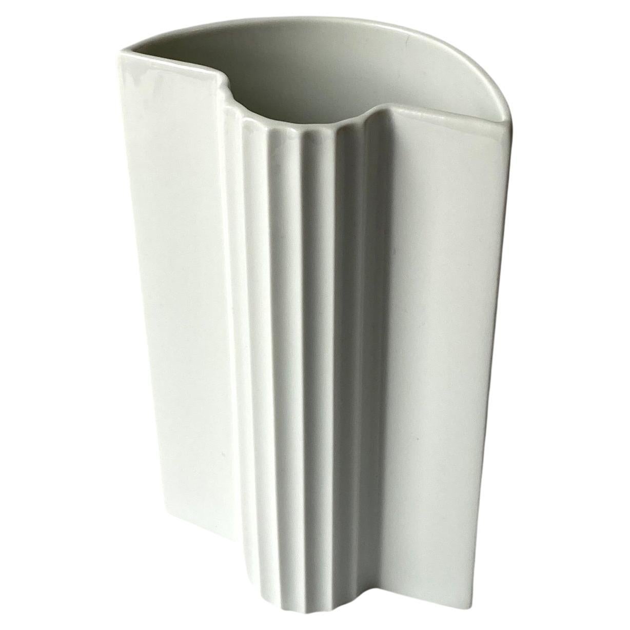 Weiße, abgerundete Porzellanvase von Keramik von Thomas Keramik, postmodern