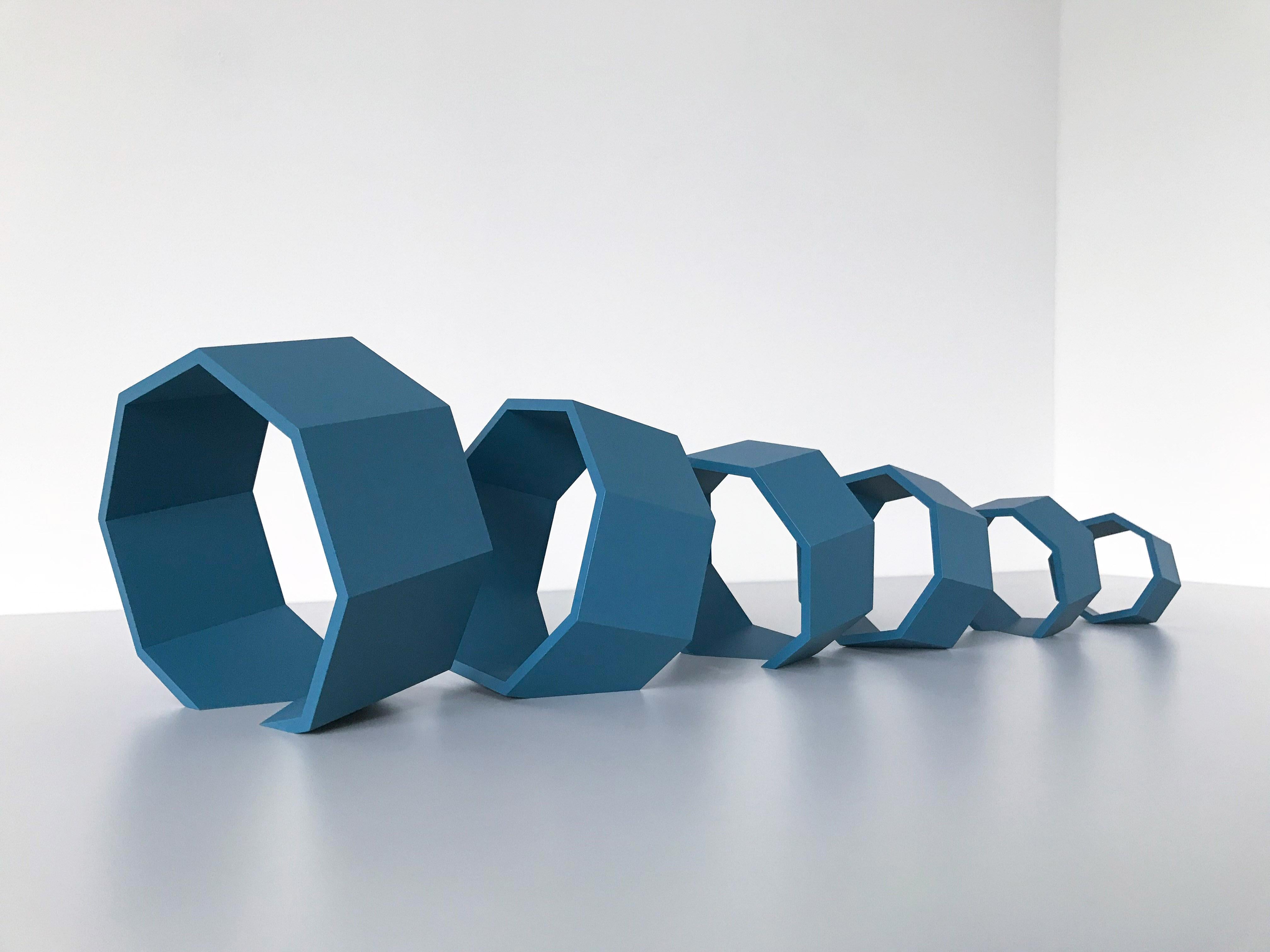 Ohne Titel (blaue Achteckige), Geometrische abstrakte Skulptur, 2018 (Zeitgenössisch), Sculpture, von Thomas Lendvai