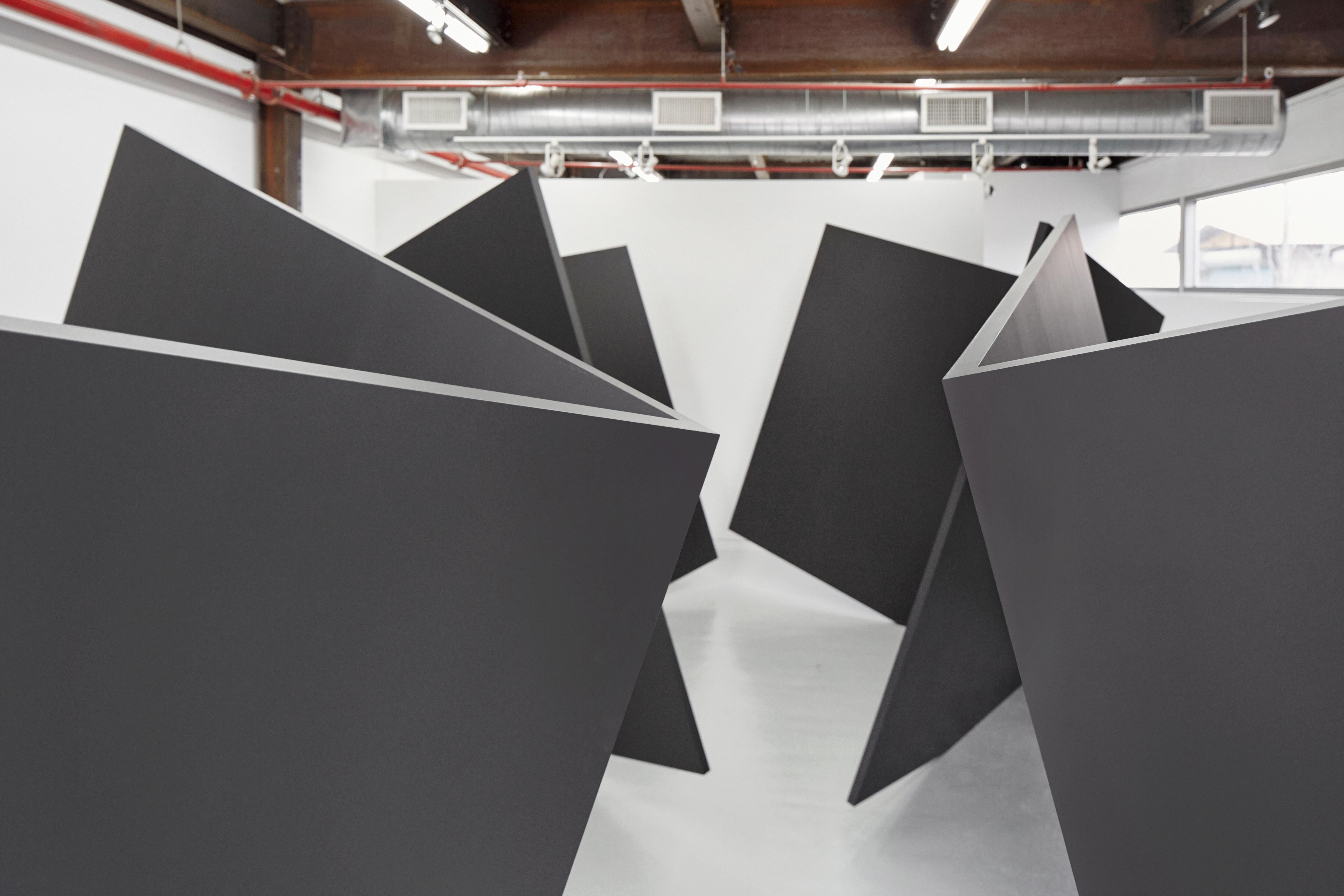 Große abstrakte Skulptur ohne Titel, 2018 – Sculpture von Thomas Lendvai