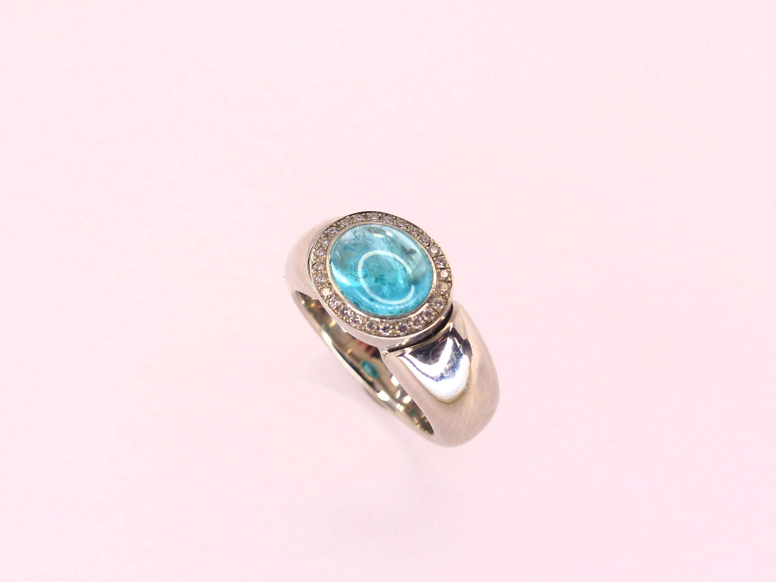 This 950/Platinum ring is set with 1x fine Paraiba Tourmaline Cabouchon in greenish/blueish color (