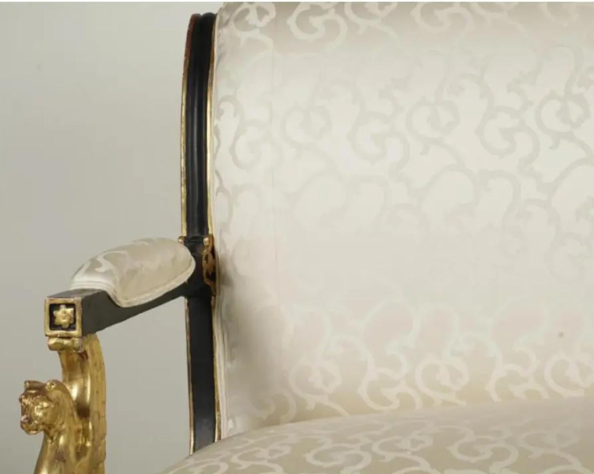 Thomas Thomas Thomas è un divano canapè in legno dorato di epoca rinascimentale.