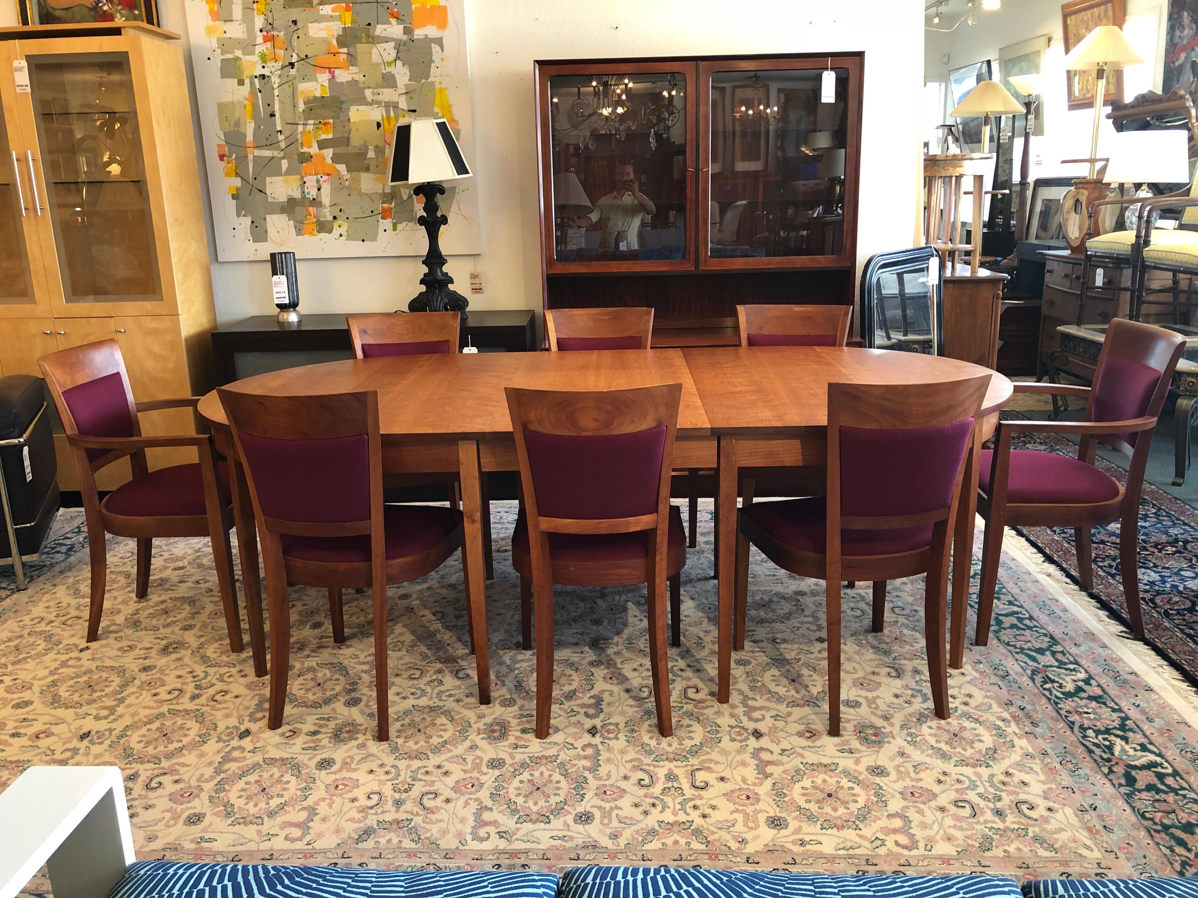 Thomas Moser Dining Table and Eight Harpswell Dining Chairs In Good Condition For Sale In San Francisco, CA