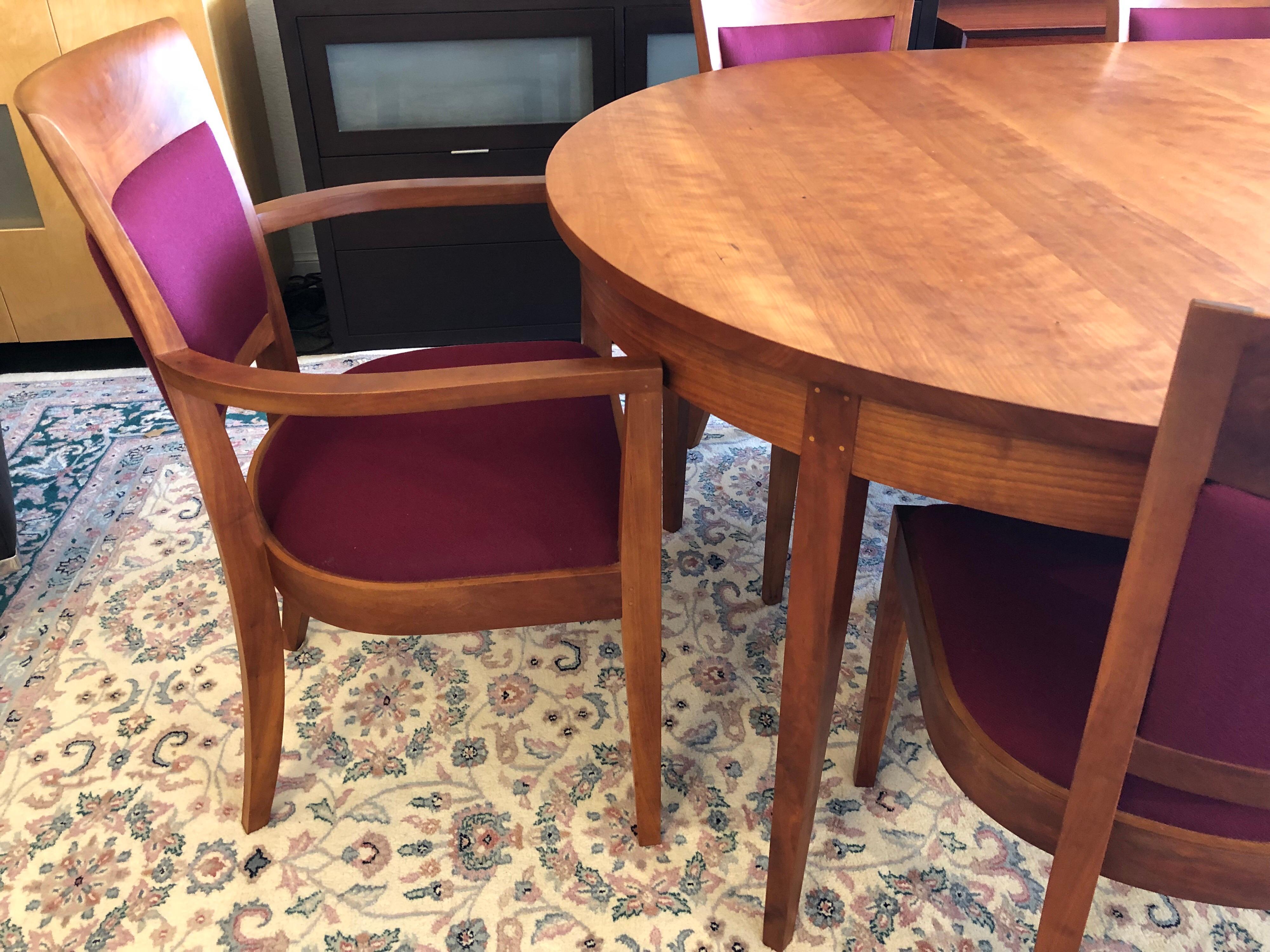 20th Century Thomas Moser Dining Table and Eight Harpswell Dining Chairs For Sale