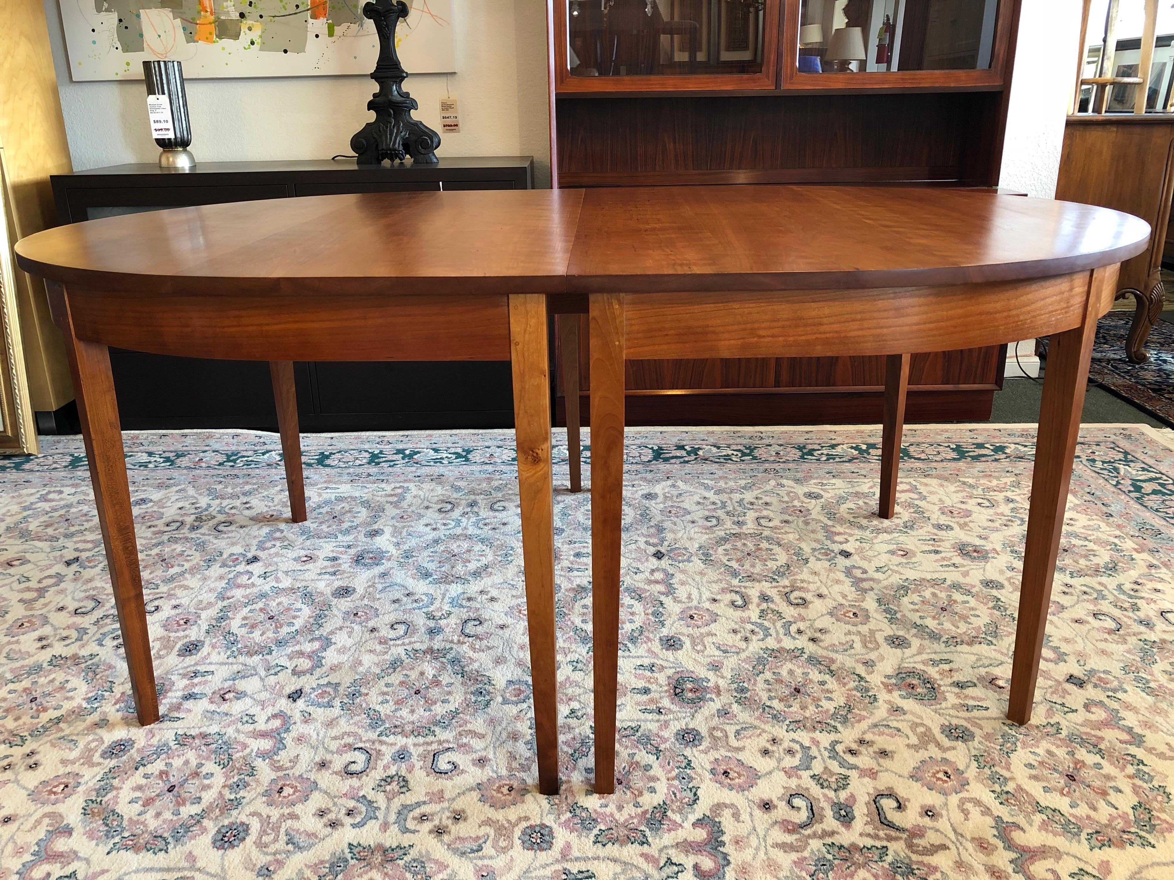 Thomas Moser Dining Table and Eight Harpswell Dining Chairs For Sale 2