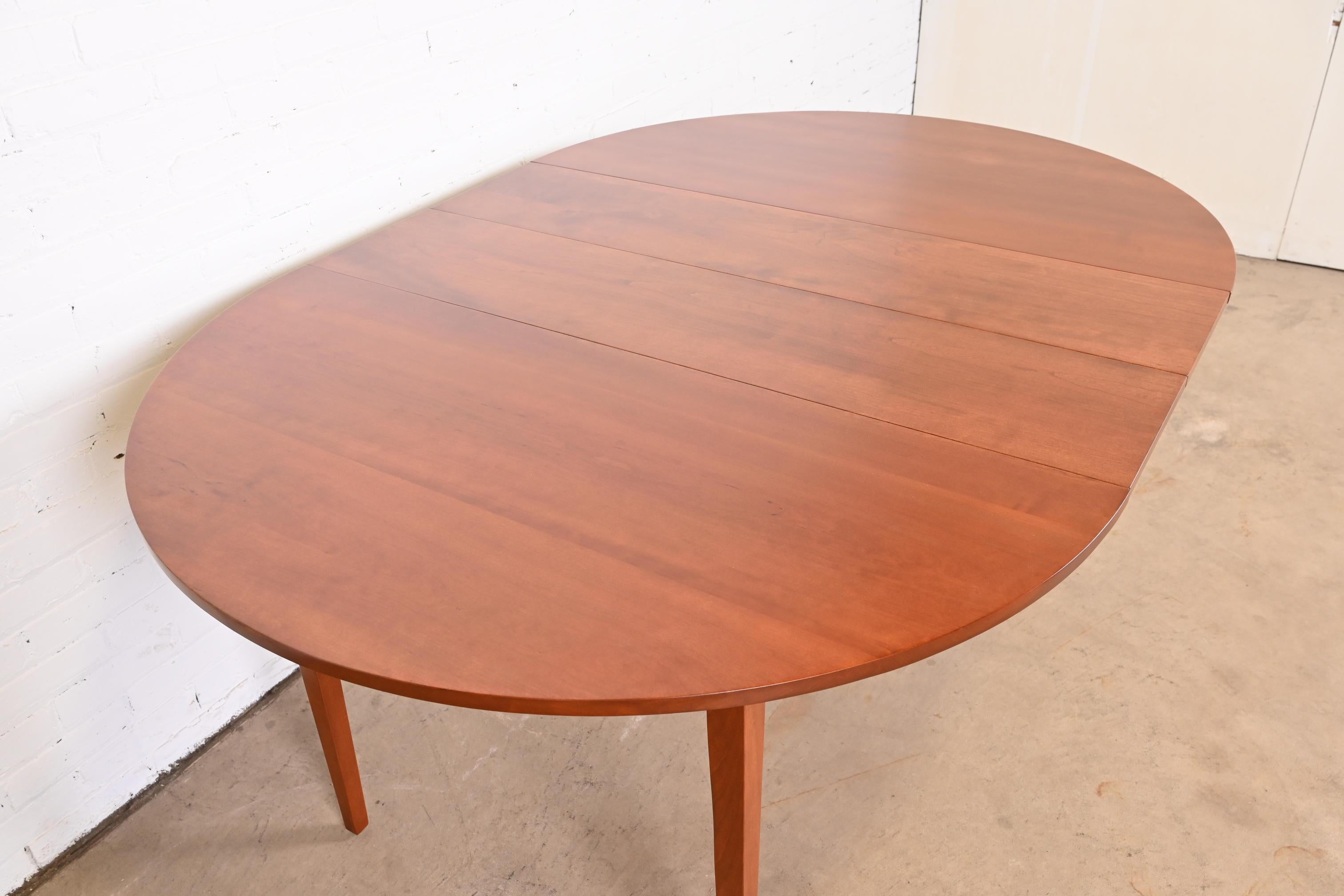 Thomas Moser Shaker Studio Crafted Cherry Wood Dining Table, Newly Refinished In Good Condition In South Bend, IN