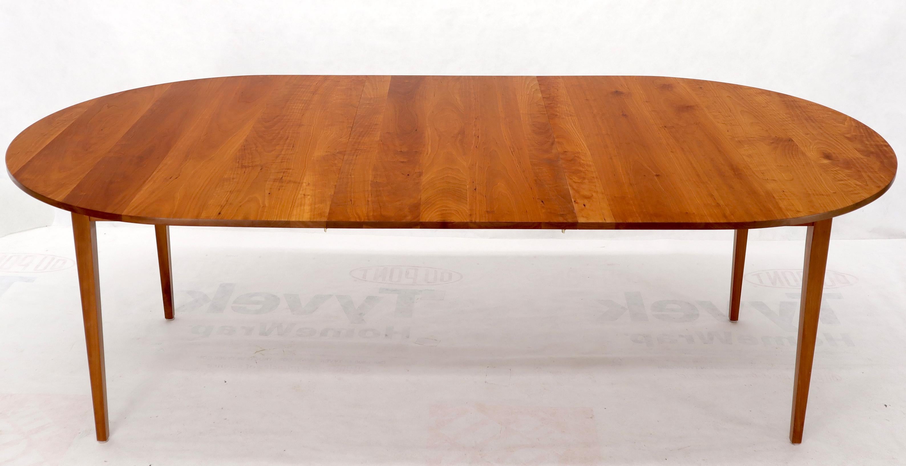 Thomas Moser Signed Oval Solid Cherry Dining Table with One Leaf In Excellent Condition In Rockaway, NJ