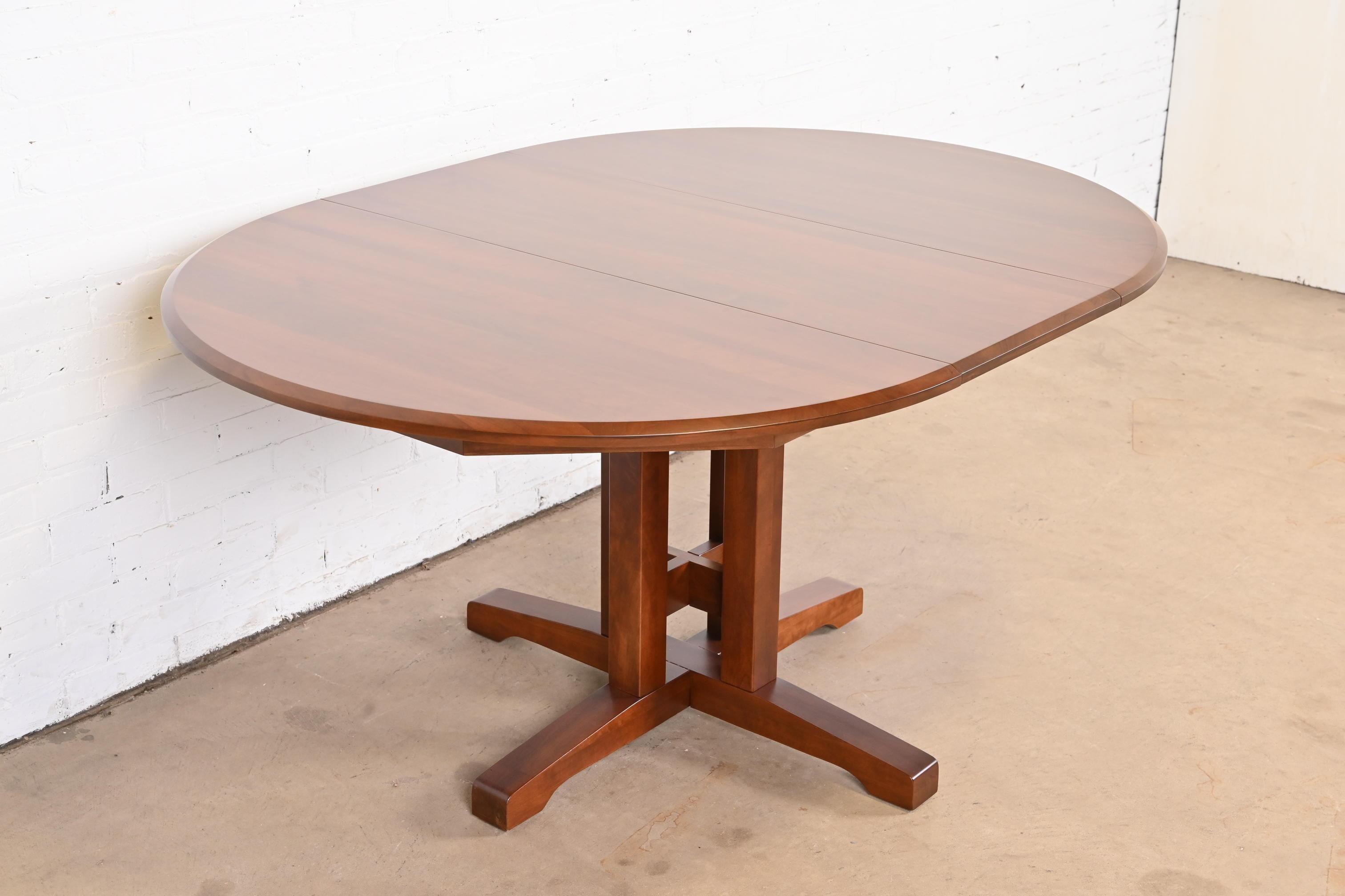 Thomas Moser Style Arts & Crafts Cherry Wood Pedestal Dining Table, Refinished In Good Condition For Sale In South Bend, IN