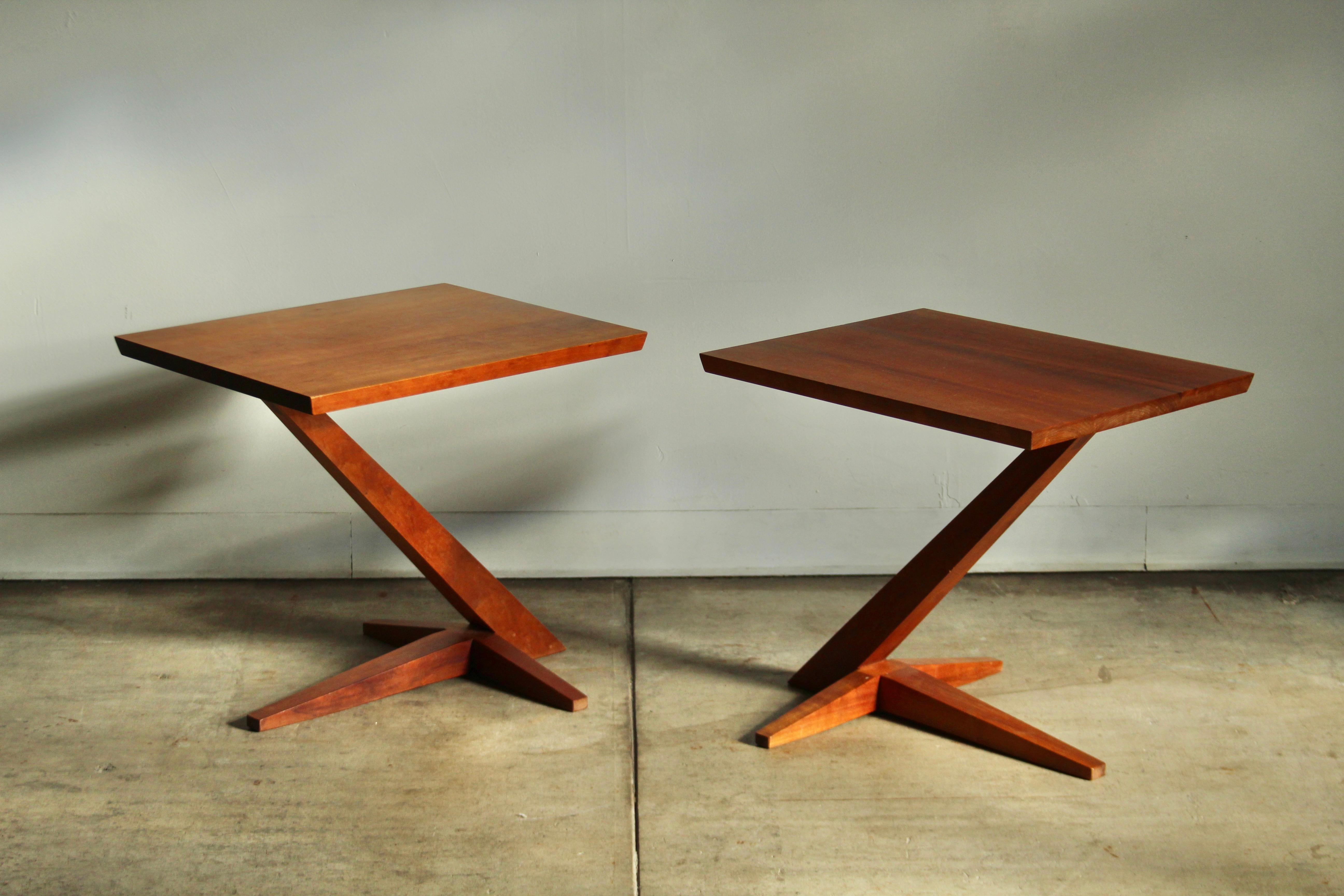 Mesas auxiliares en voladizo Thomas Moser Vintage Cherry Studio Crafted, años 2000 Estadounidense en venta