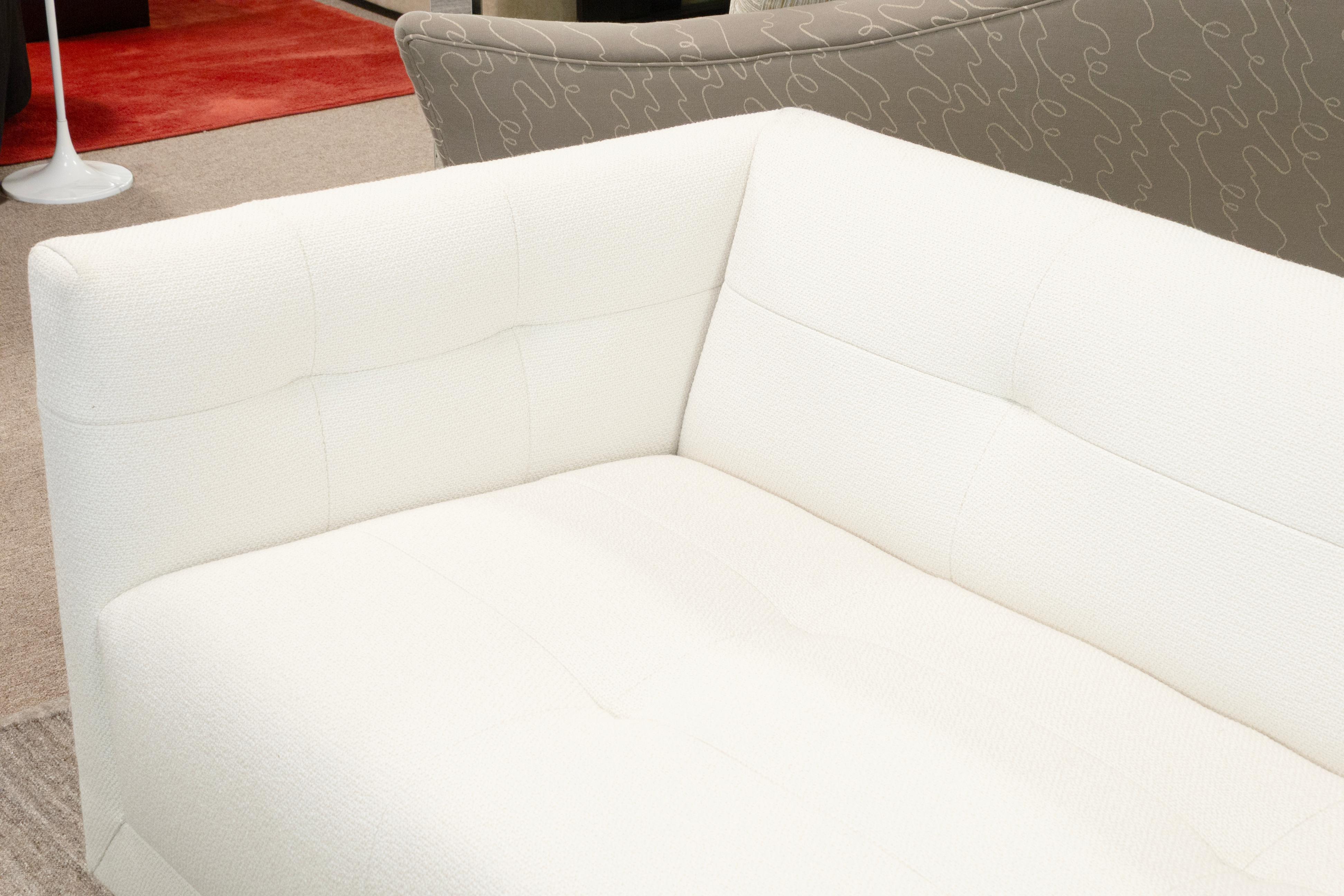 Thomas Pheasant Collection By Baker Contemporary White Upholstered Paris Sofa Bon état - En vente à Keego Harbor, MI