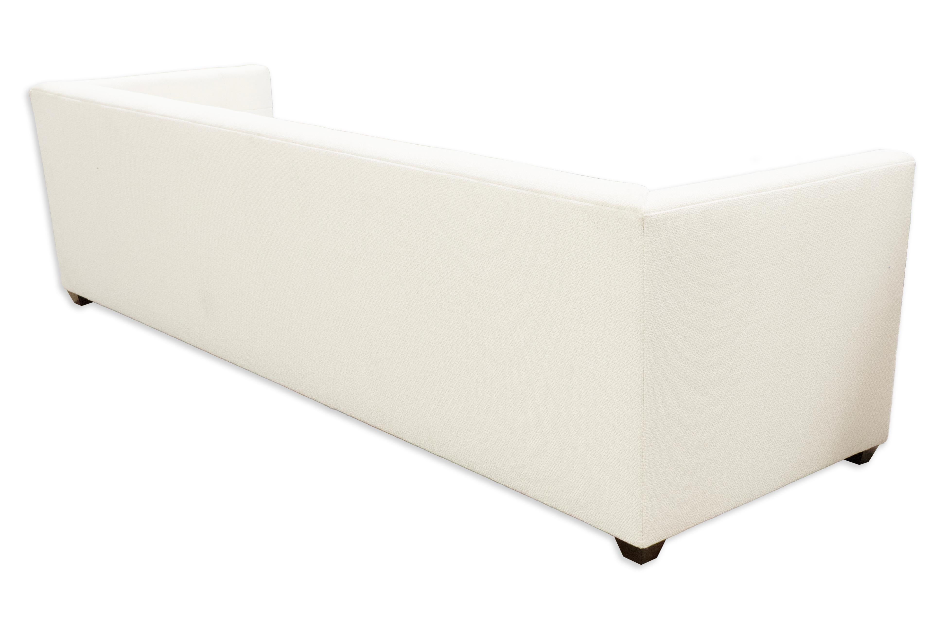 Thomas Pheasant Collection By Baker Contemporary White Upholstered Paris Sofa en vente 1
