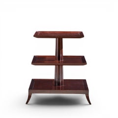 Table d'appoint contemporaine américaine à trois niveaux en acajou « Thomas Pheasant »