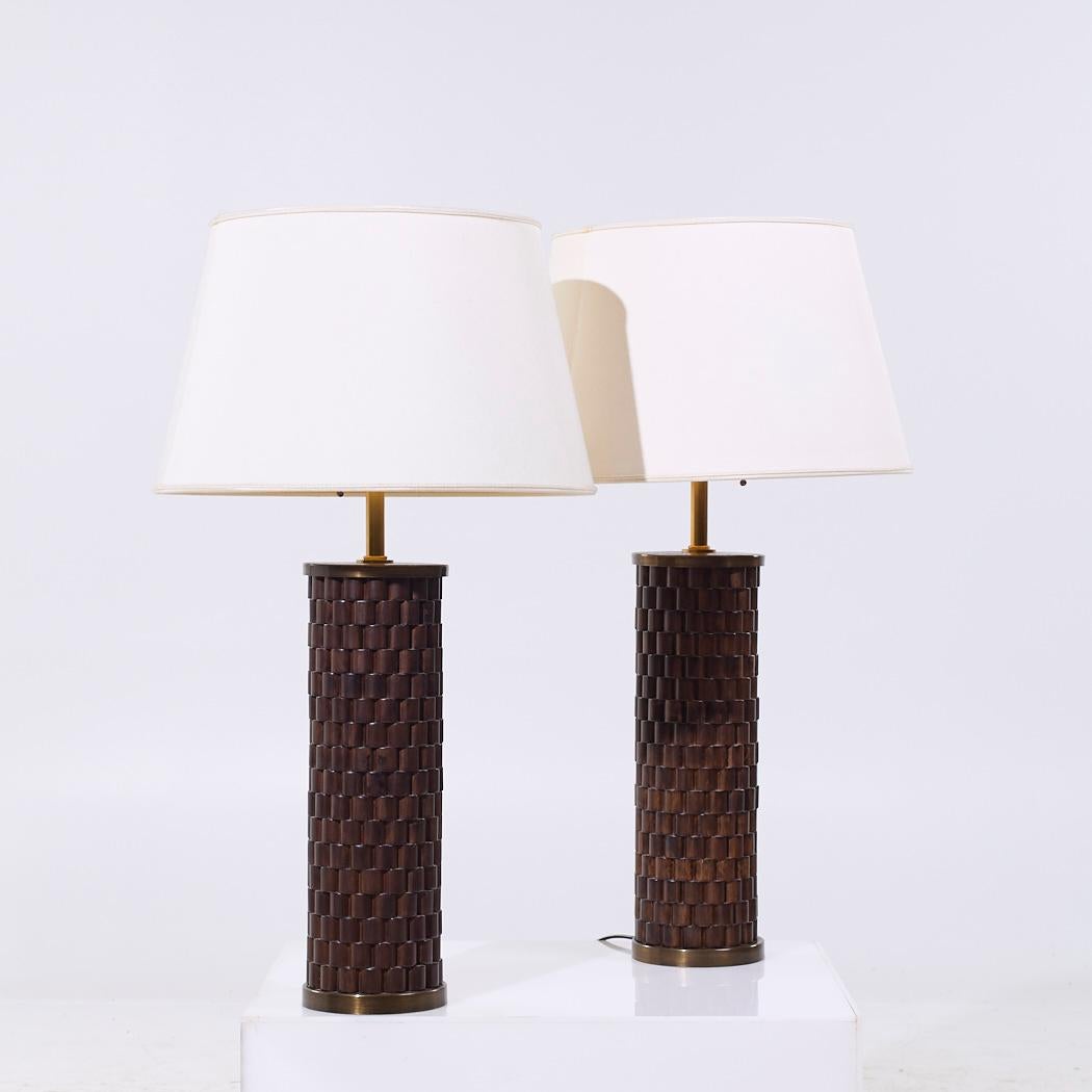 Thomas Fasan für Baker Möbel Dübel PH020 Tischlampe - Paar

Jede Lampe misst: 18 breit x 18 tief x 32,25 Zoll hoch

Wir machen unsere Fotos in einem Studio mit kontrollierter Beleuchtung, um so viele Details wie möglich zu zeigen. Wir entfernen