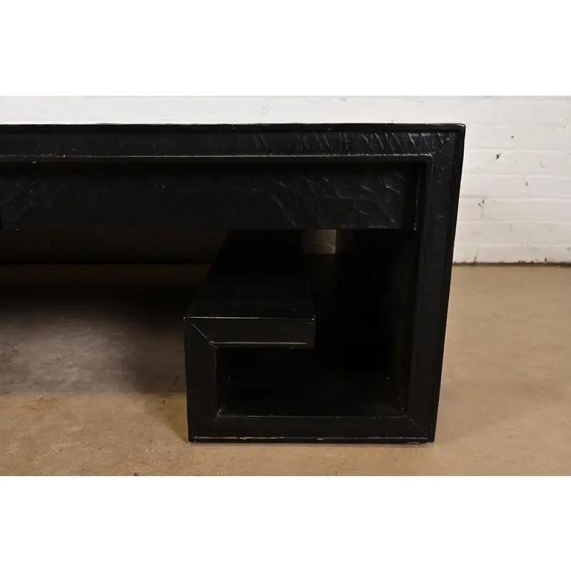 Thomas Pheasant for Baker Furniture Greek Key Black Lacquered Coffee Table en vente 3