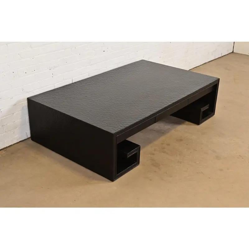 Thomas Pheasant for Baker Furniture Greek Key Black Lacquered Coffee Table Bon état - En vente à South Bend, IN